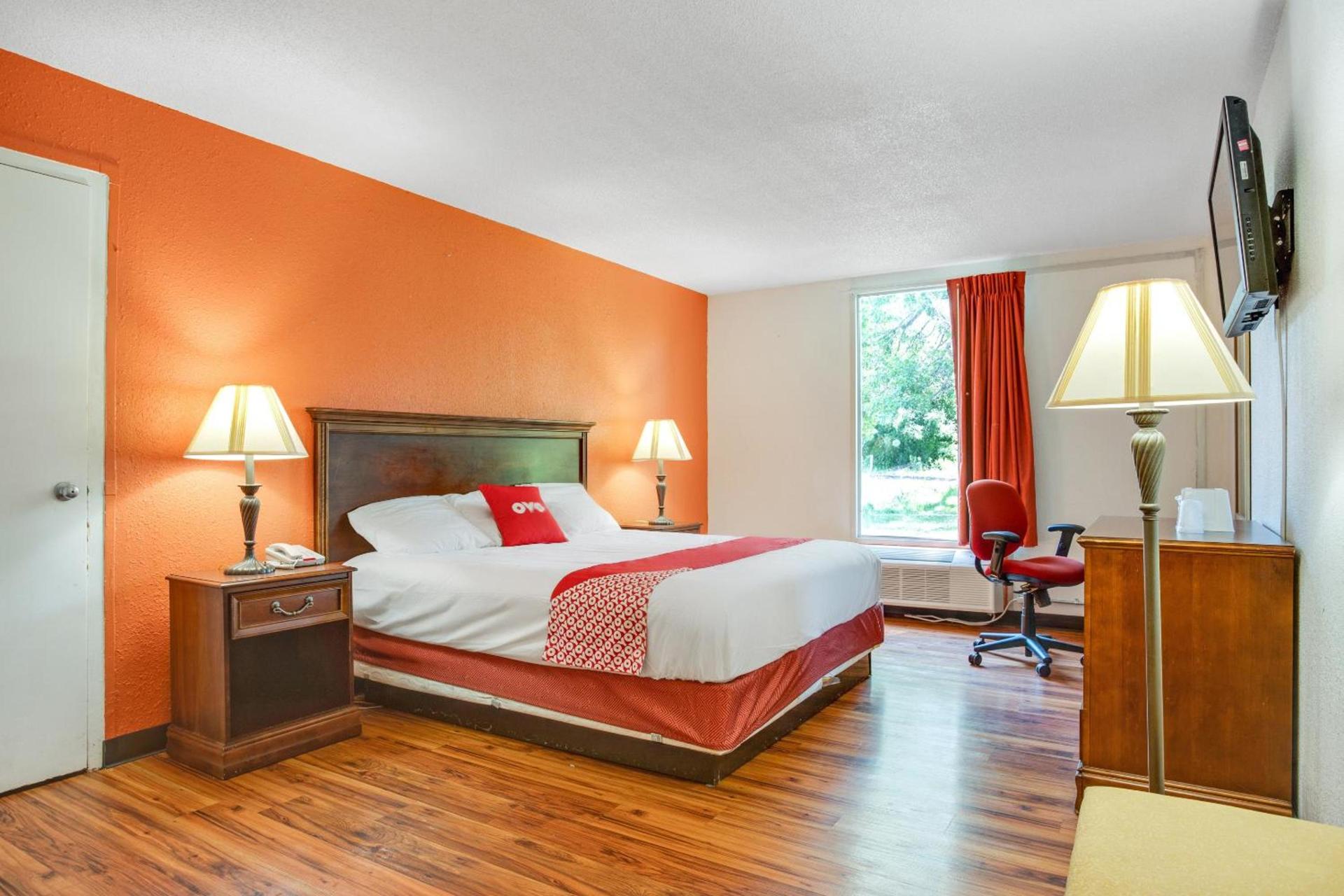 OYO Hotel Mona Lake Muskegon photo 44