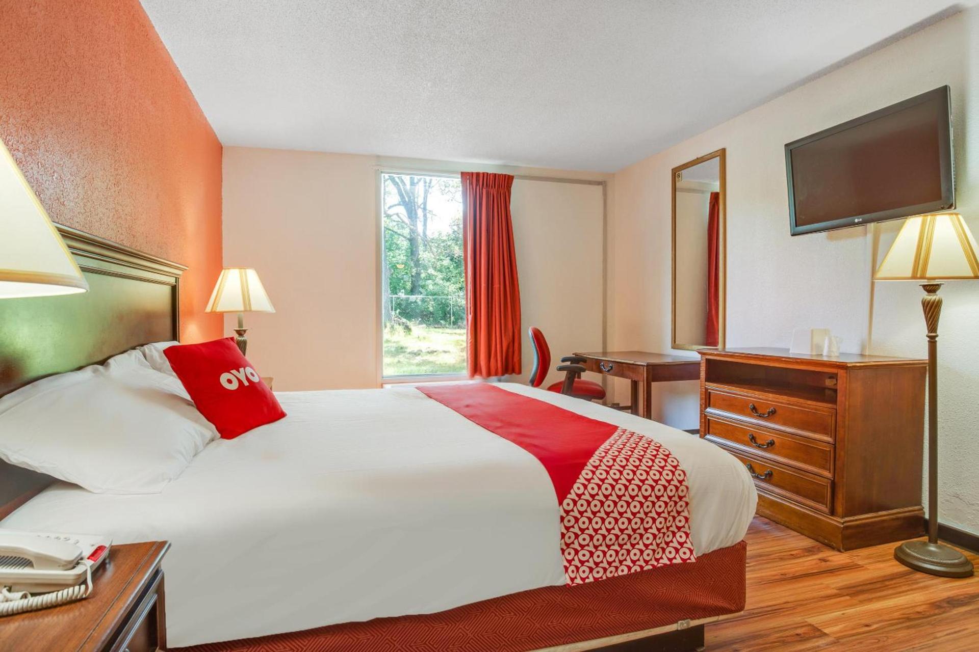 OYO Hotel Mona Lake Muskegon photo 38