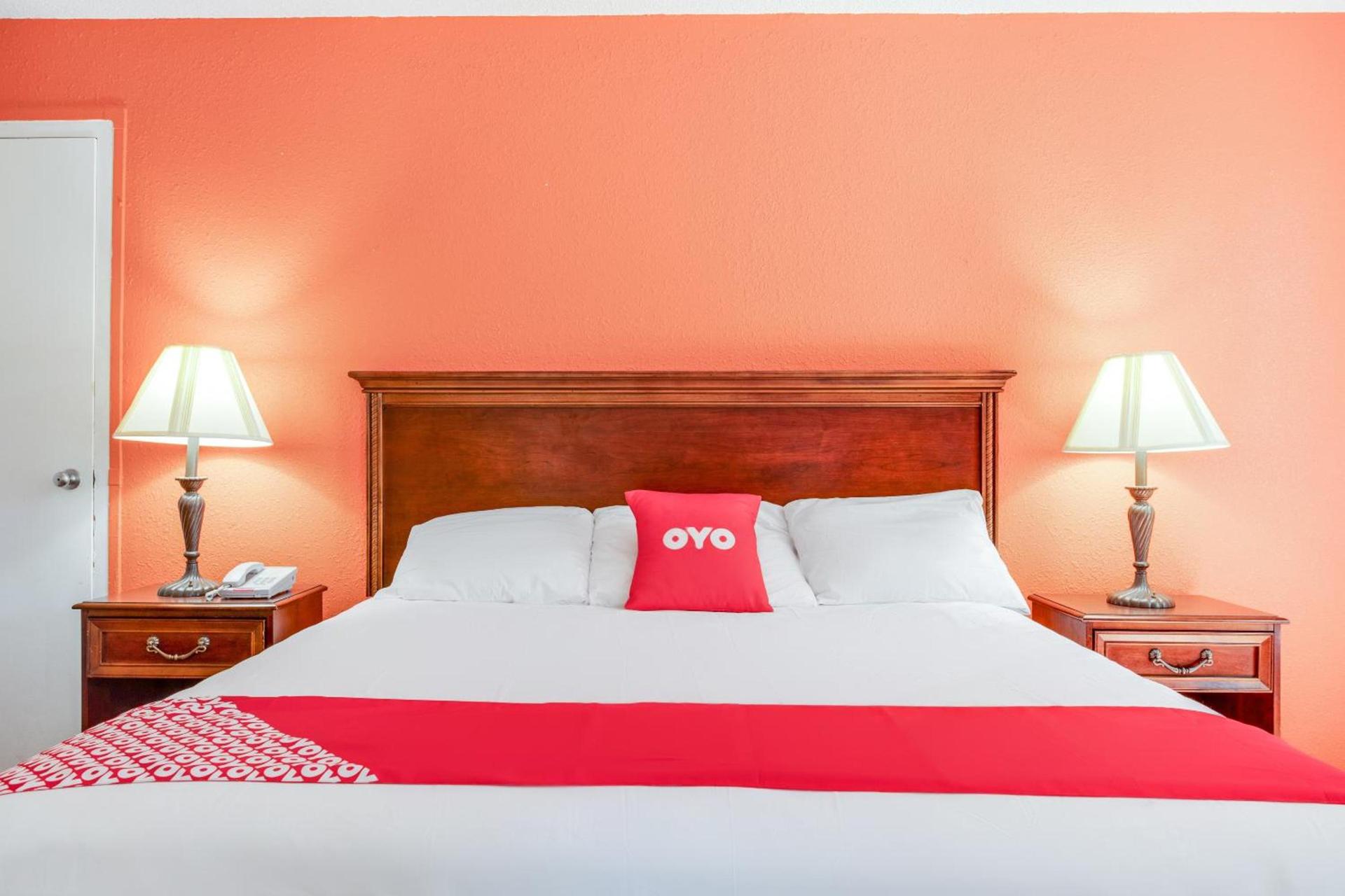 OYO Hotel Mona Lake Muskegon photo 33