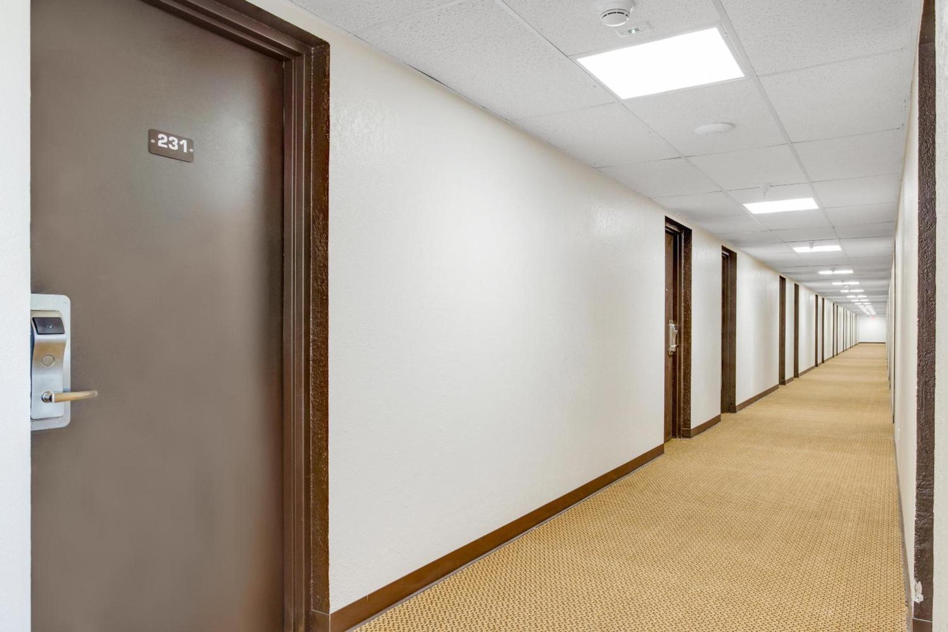 OYO Hotel Mona Lake Muskegon photo 41