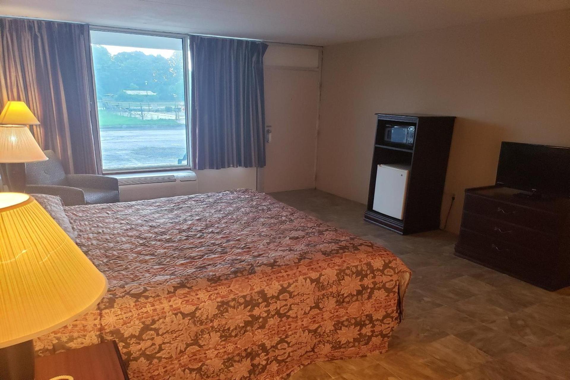 OYO Hotel Whitely City Hwy 27 KY photo 13