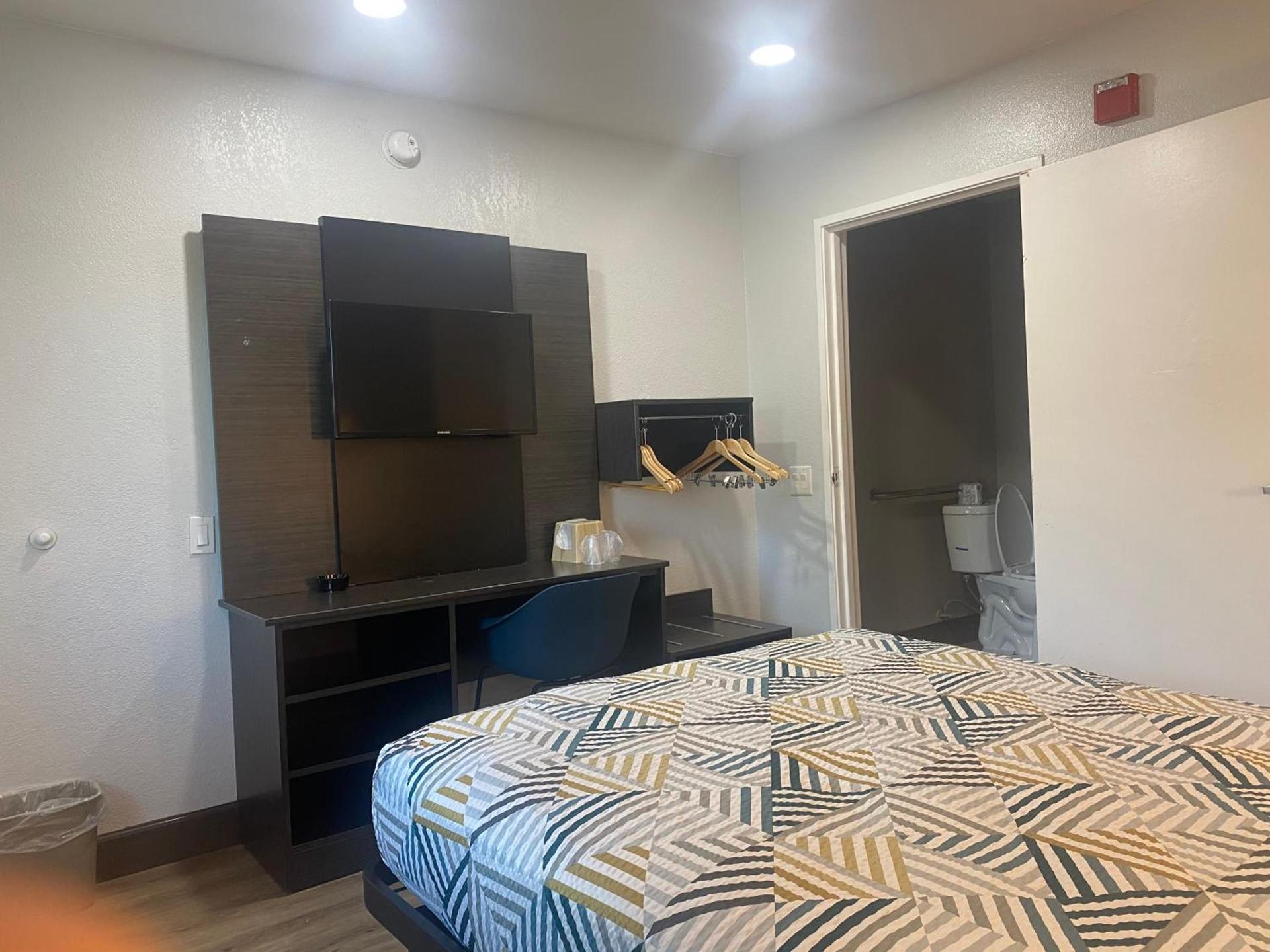 Motel 6-San Bernardino, CA - South photo 32