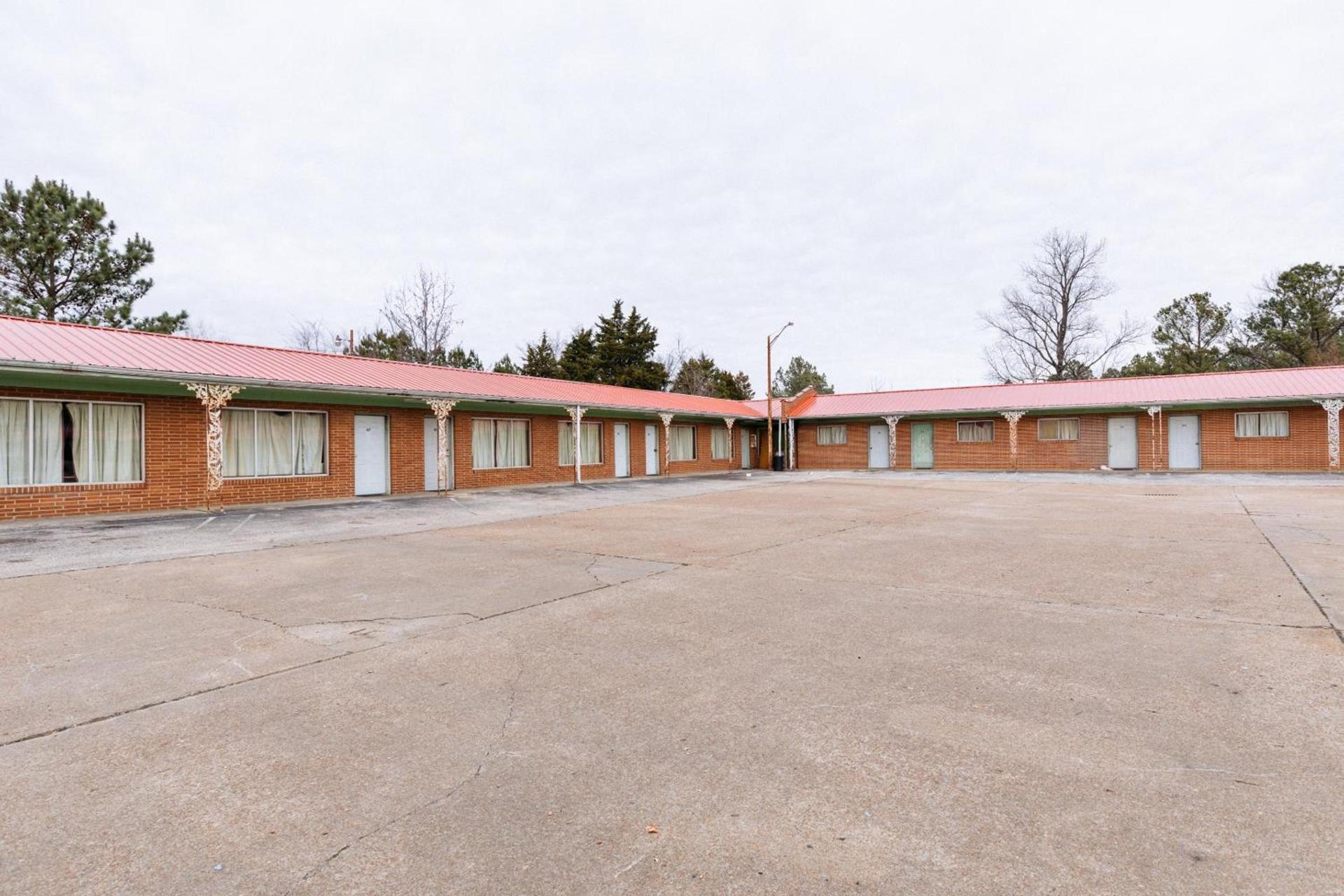 OYO Hotel Holly Springs MS photo 5