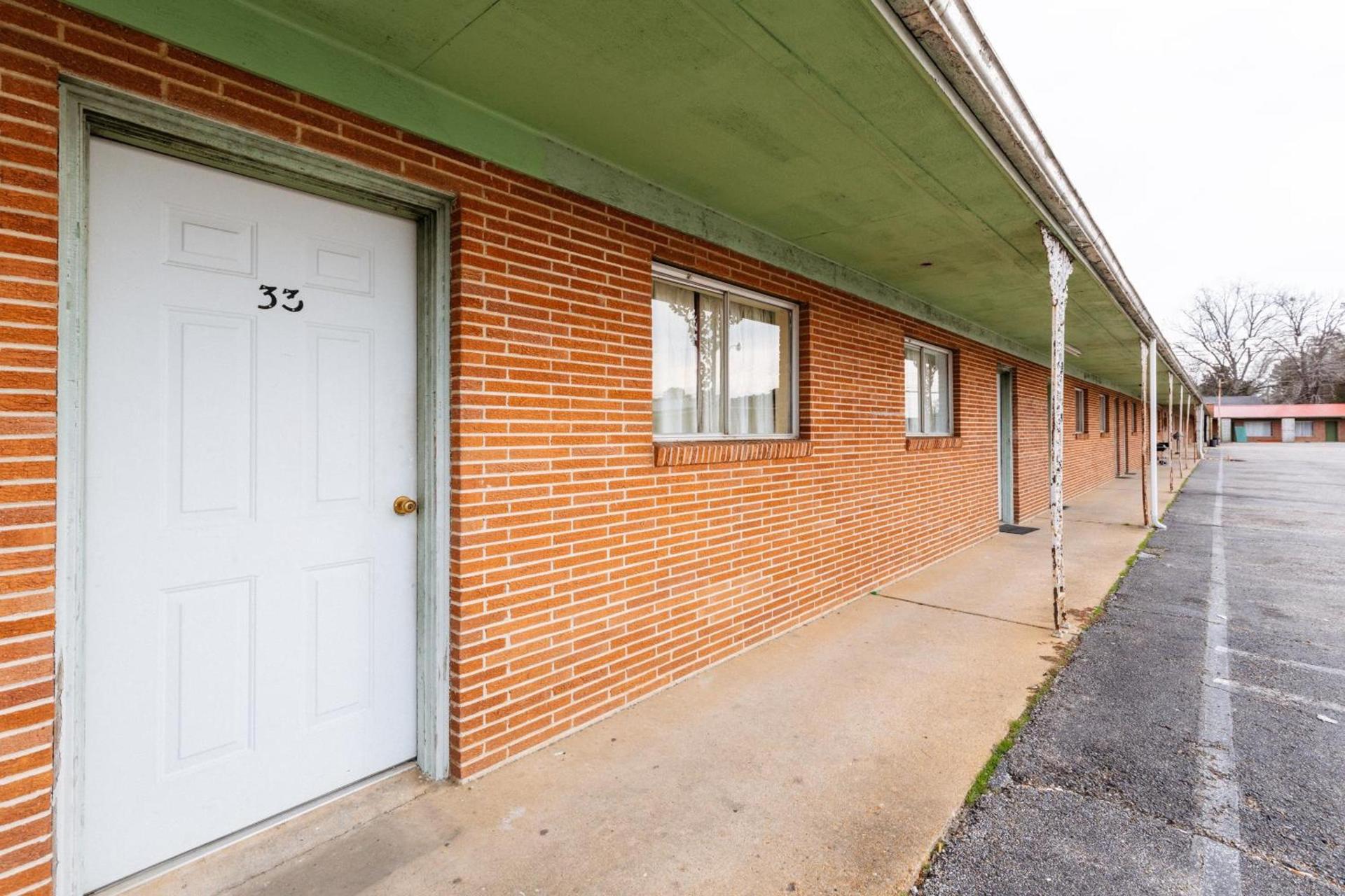 OYO Hotel Holly Springs MS photo 35