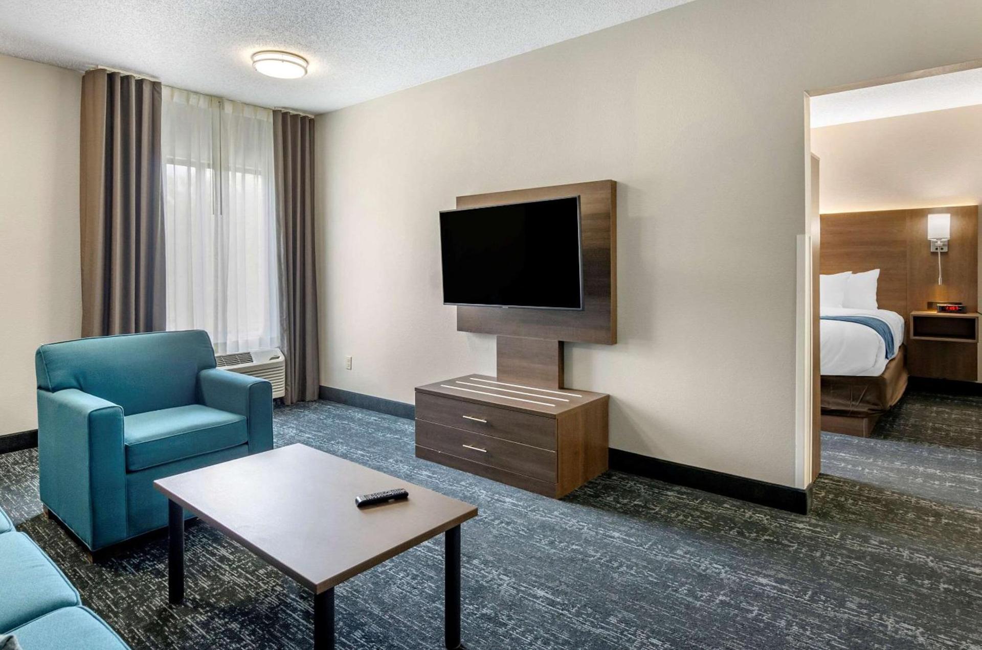 Comfort Inn & Suites Troutville-Roanoke North photo 15