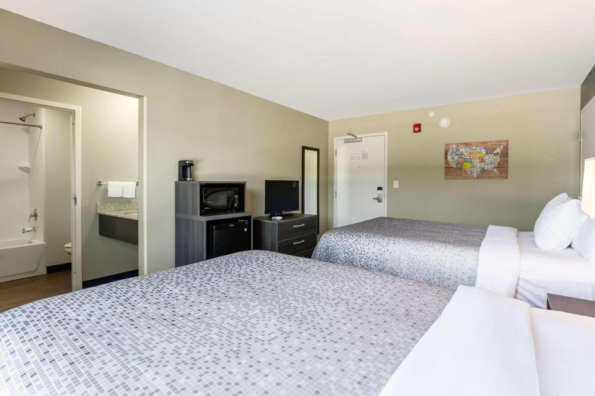 Econo Lodge Dayton North photo 10