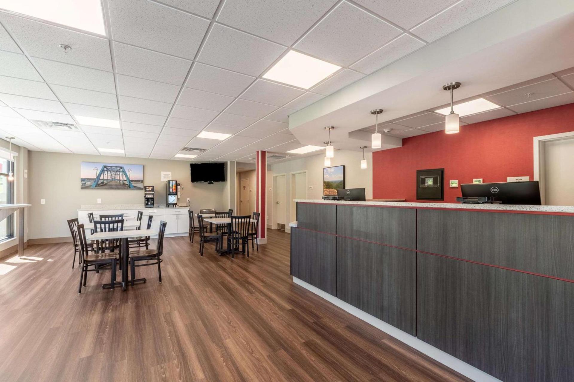 Econo Lodge Dayton North photo 6