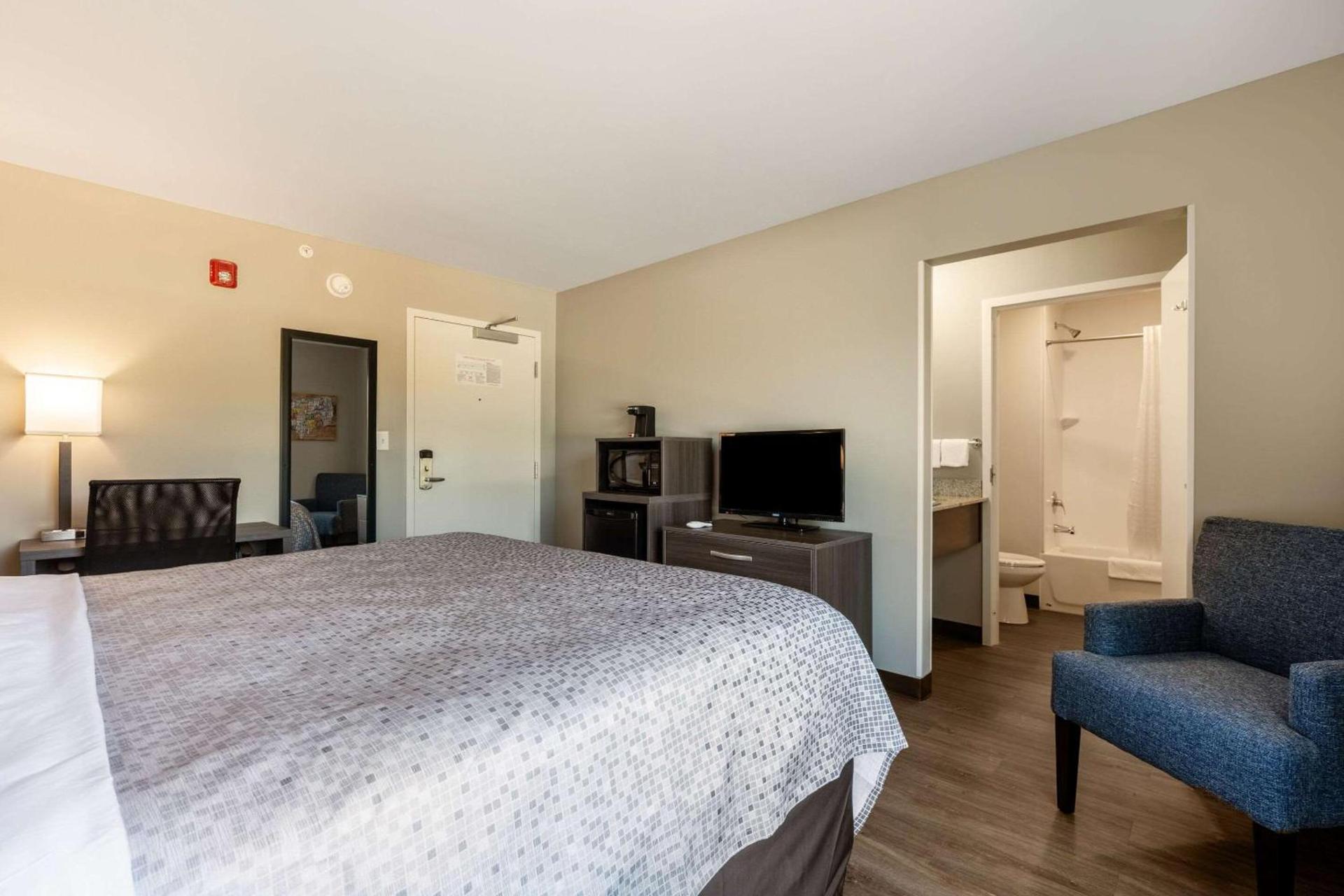 Econo Lodge Dayton North photo 13