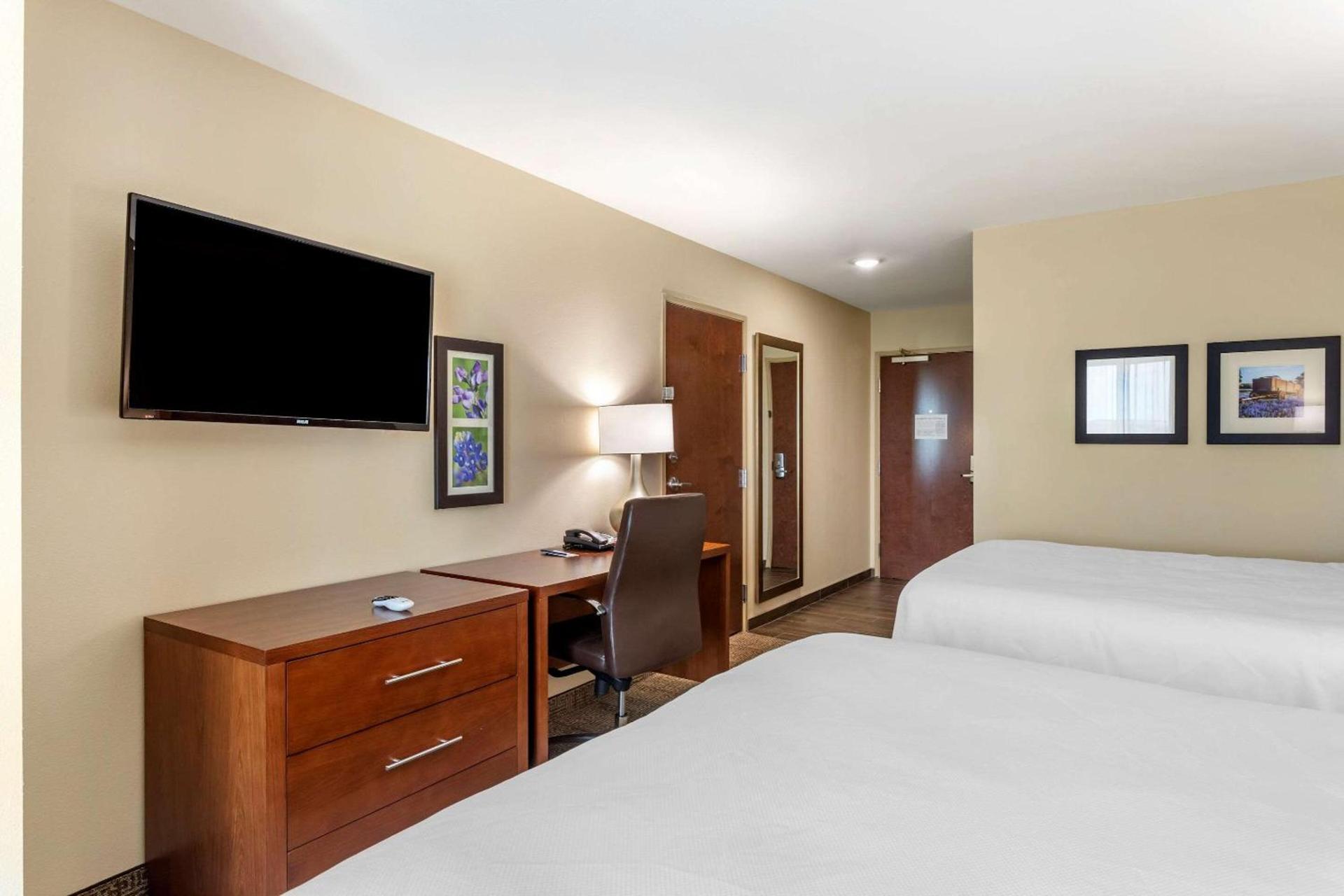 Comfort Inn & Suites Waller photo 12