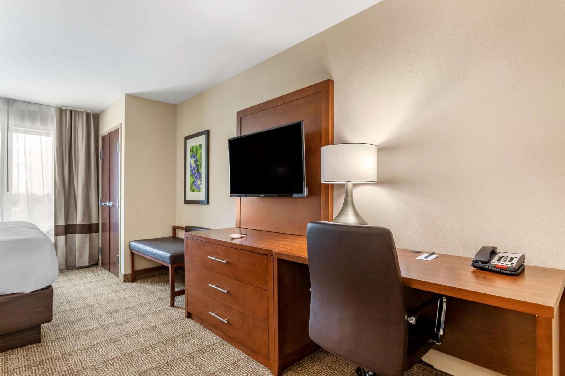 Comfort Inn & Suites Waller photo 16