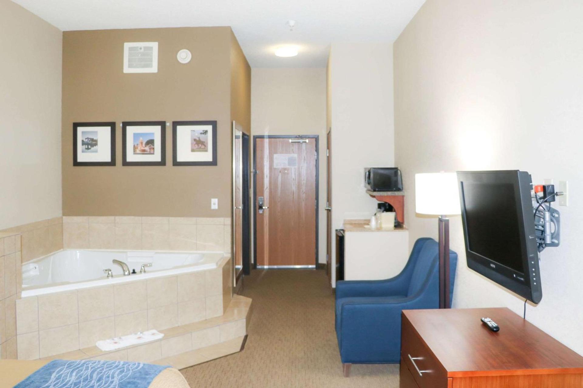 Comfort Inn & Suites Sikeston I-55 photo 11