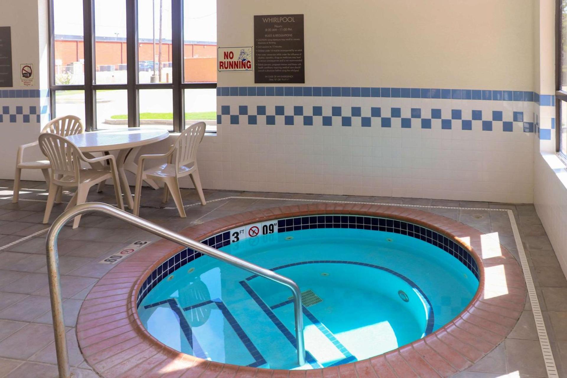 Comfort Inn & Suites Sikeston I-55 photo 8