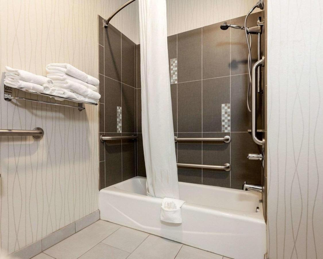 Comfort Suites Greenville photo 35