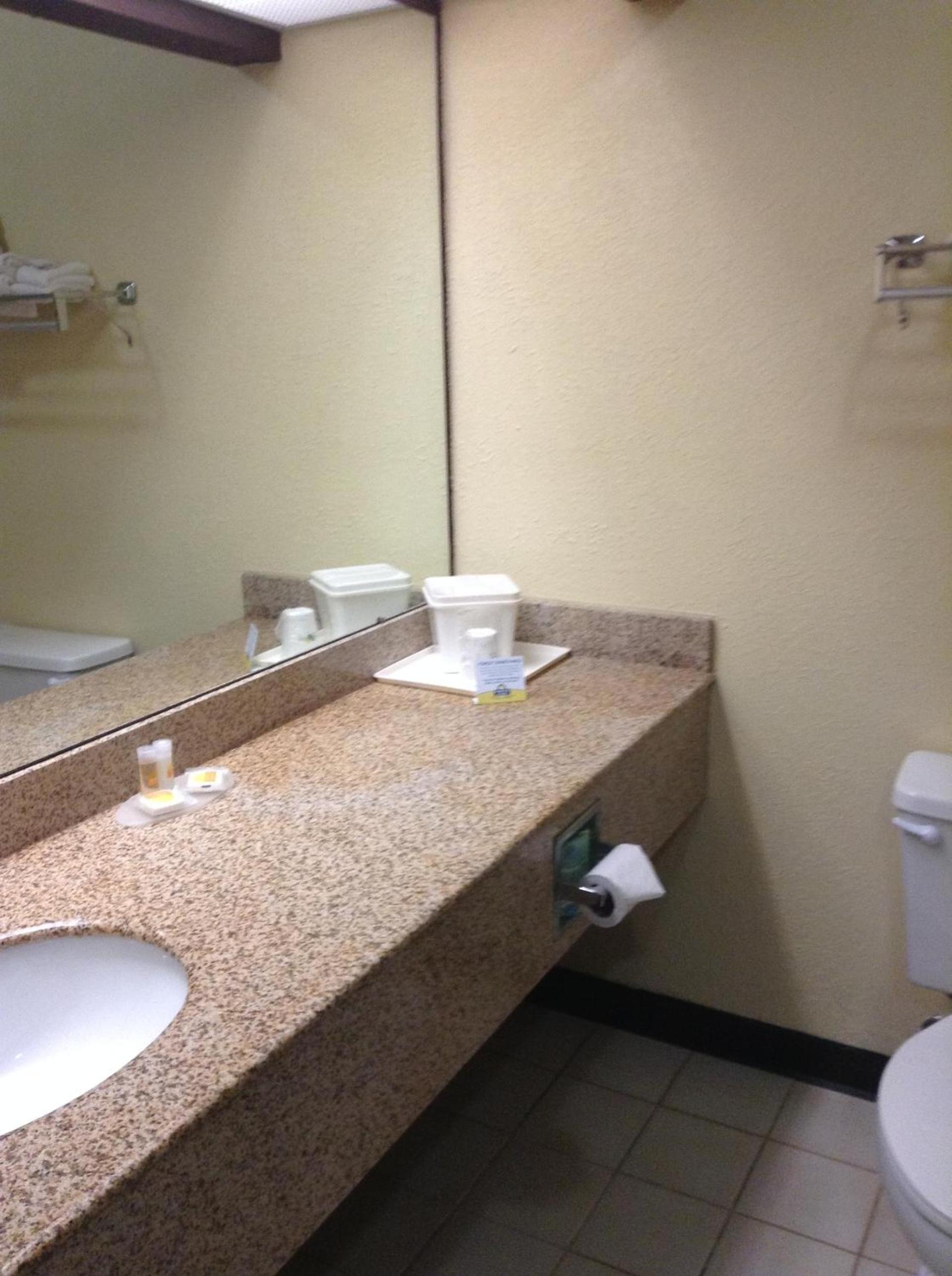 Days Inn & Suites by Wyndham Casey photo 16