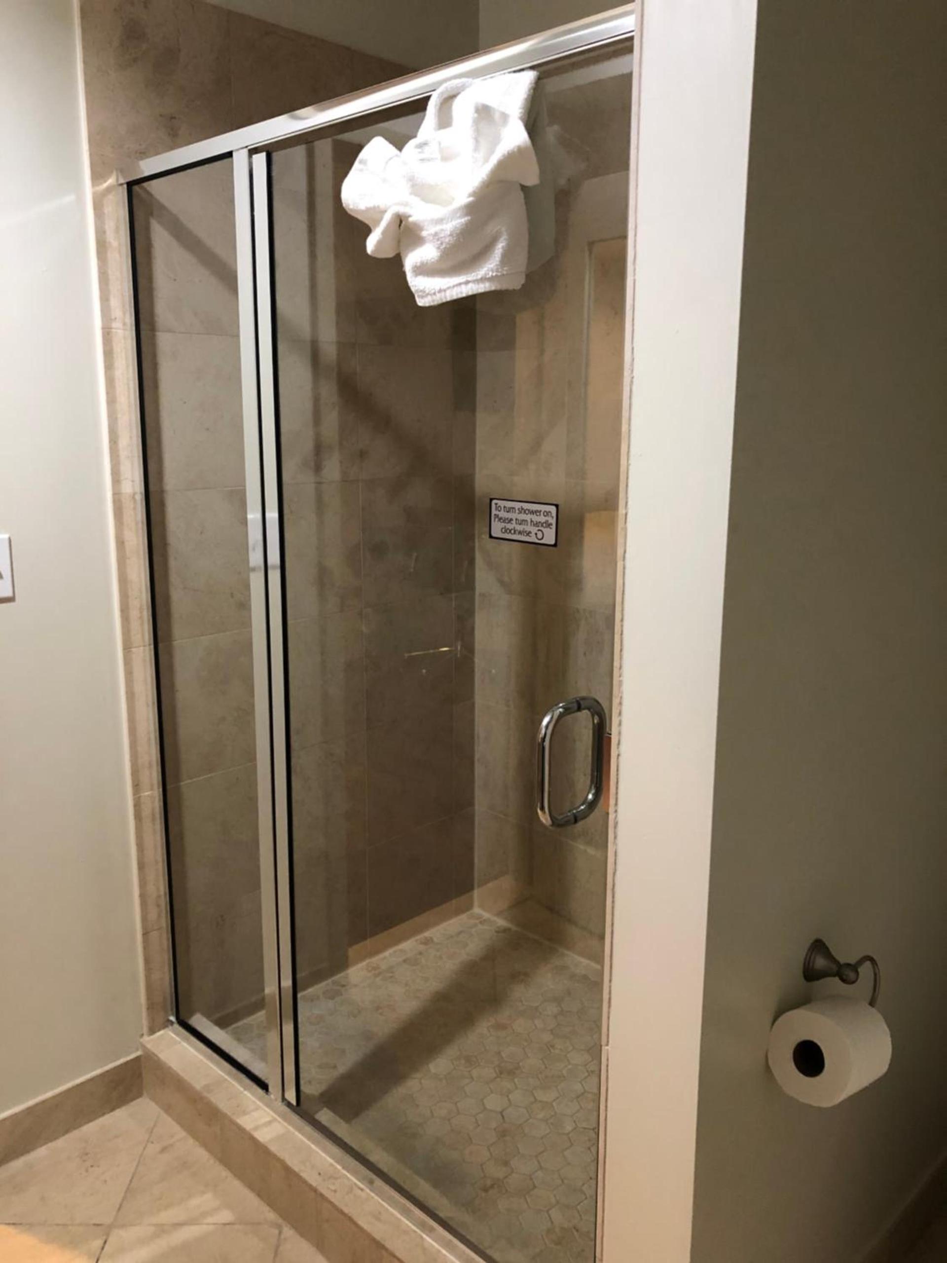 Grand Eastonian Hotel & Suites photo 5