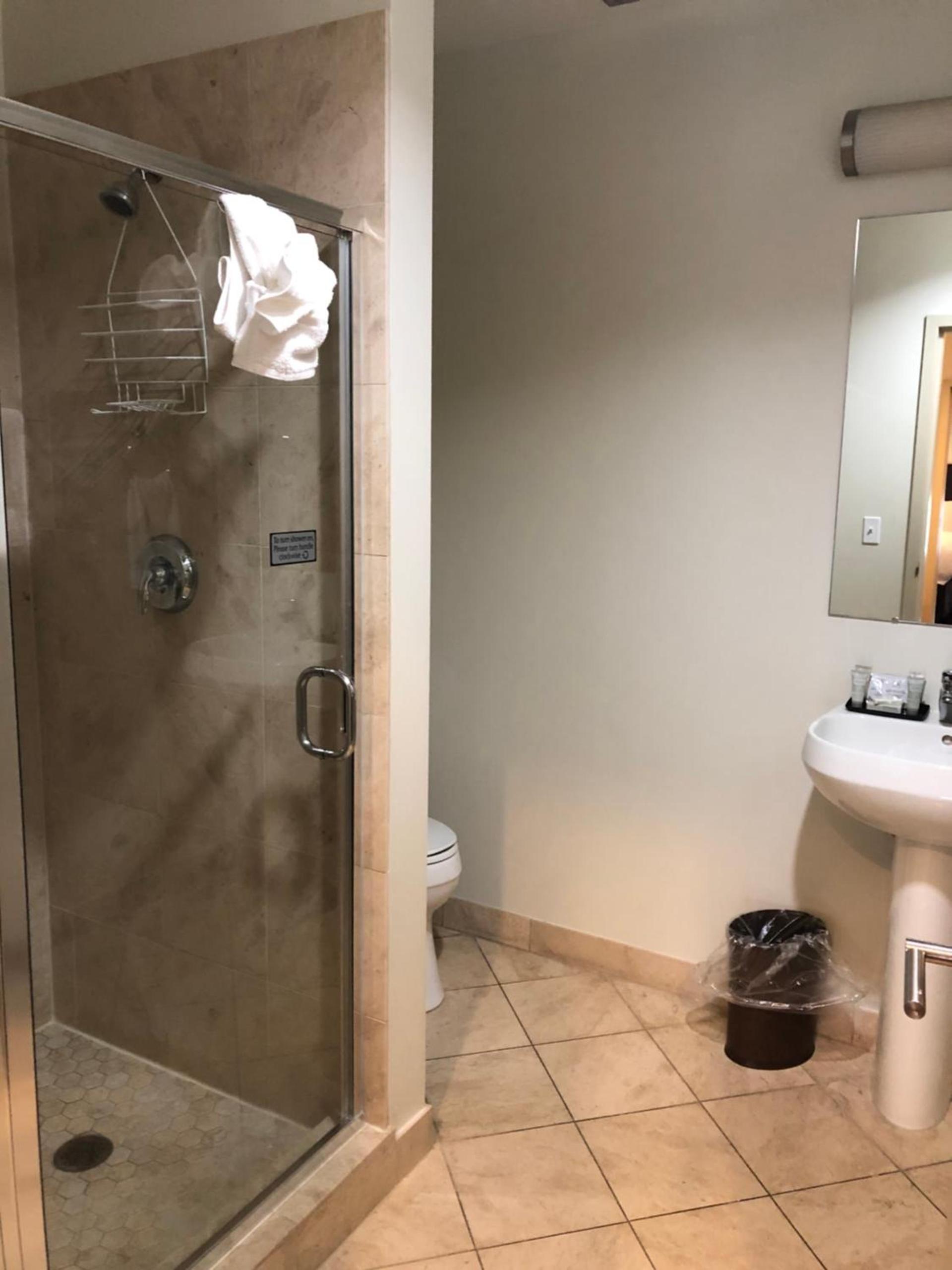 Grand Eastonian Hotel & Suites photo 7