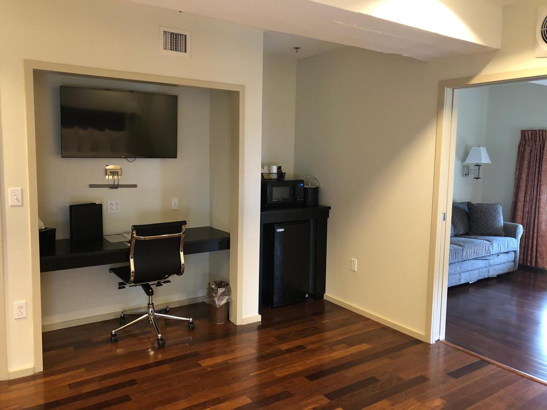 Grand Eastonian Hotel & Suites photo 9