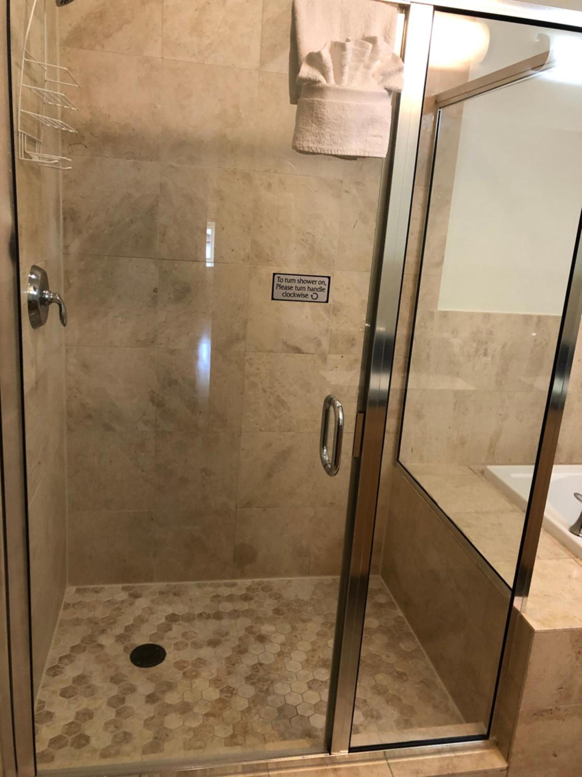 Grand Eastonian Hotel & Suites photo 10