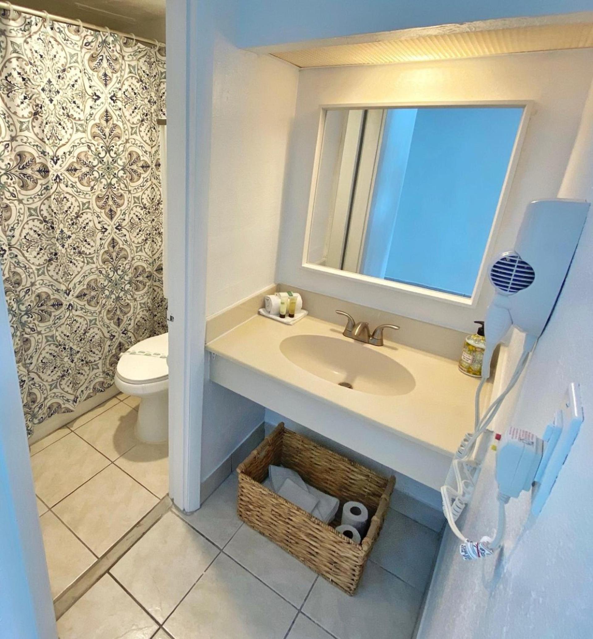 Pirates Cove Resort Studios! photo 17