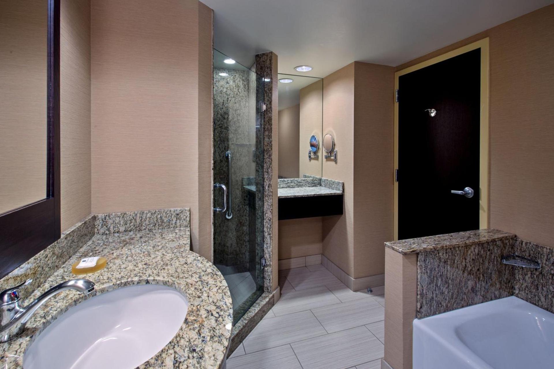 Crowne Plaza Hotel Glen Ellyn/Lombard by IHG photo 21