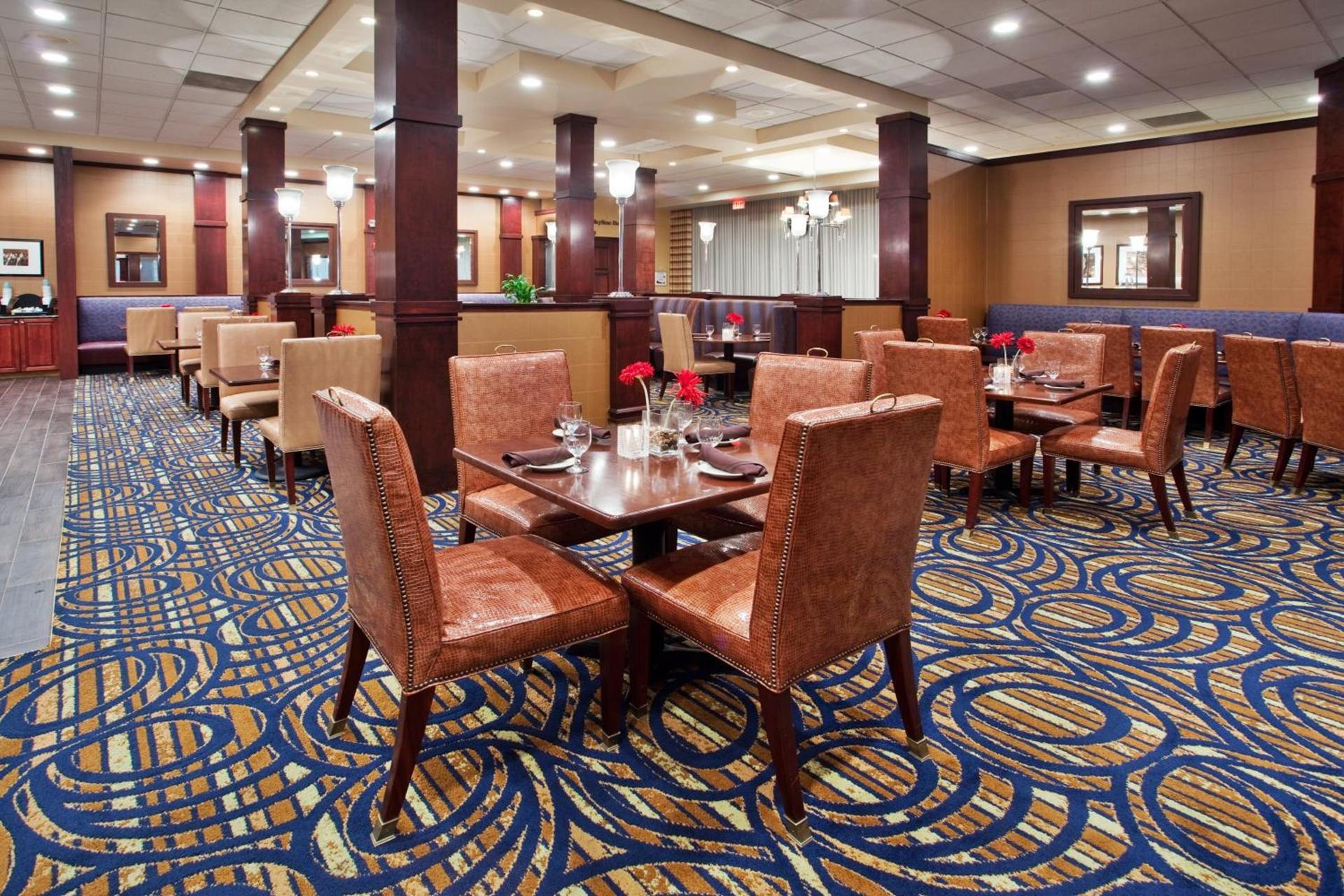Ramada by Wyndham Cleveland Independence photo 10