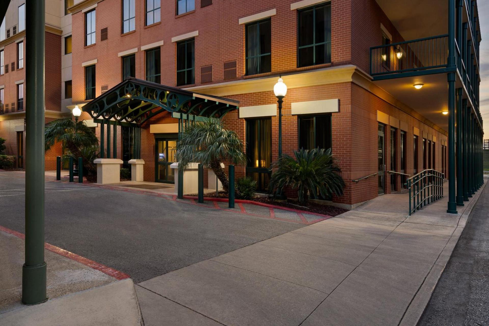 Staybridge Suites San Antonio Downtown Convention Center by IHG photo 12