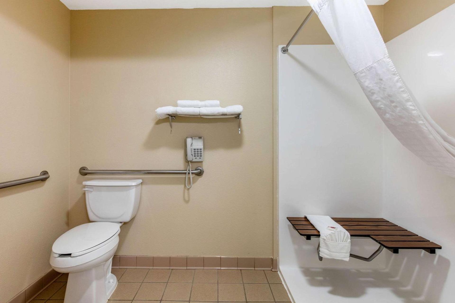 Comfort Inn & Suites Bryant - Benton photo 8