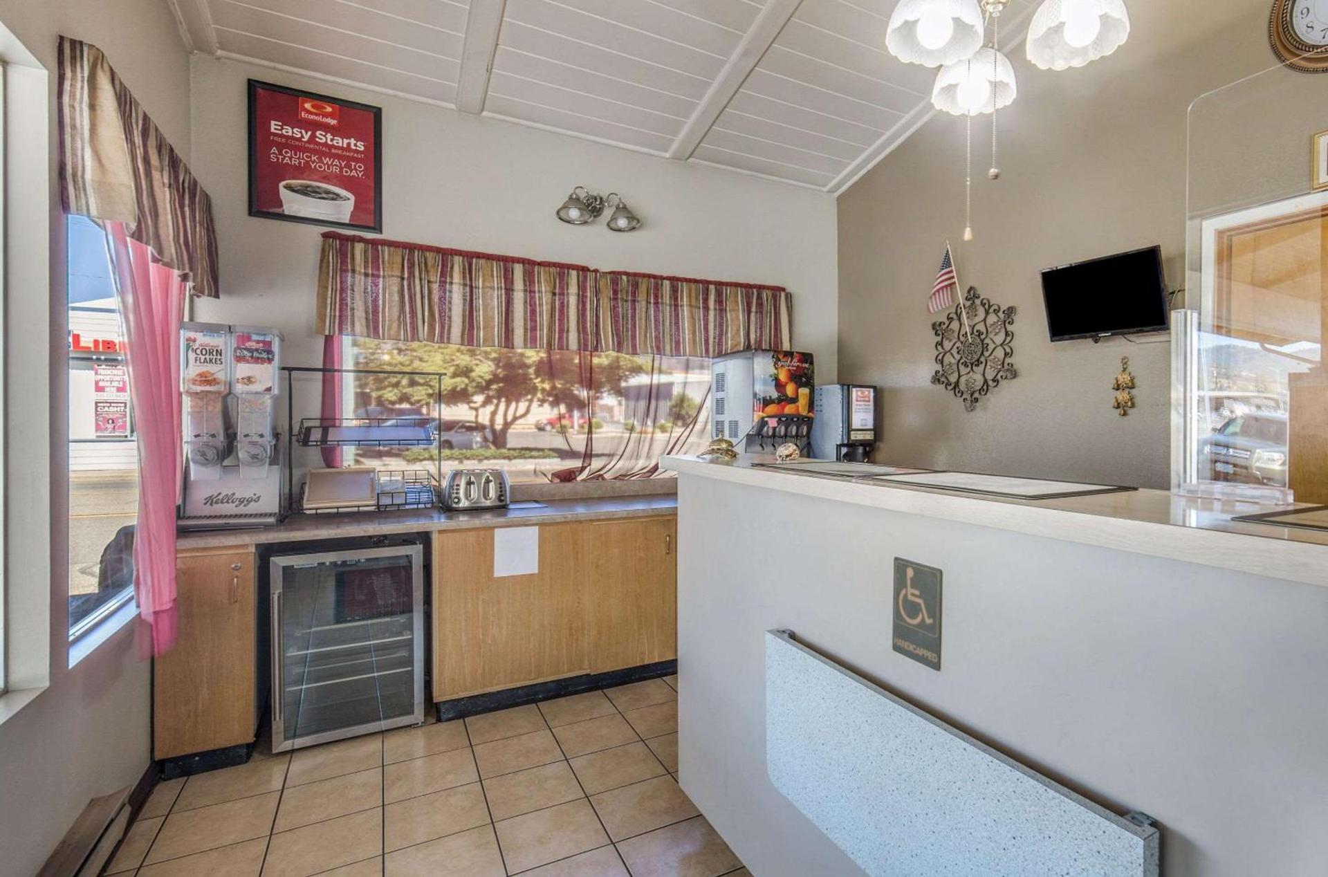 Econo Lodge Inn & Suites Yreka photo 6