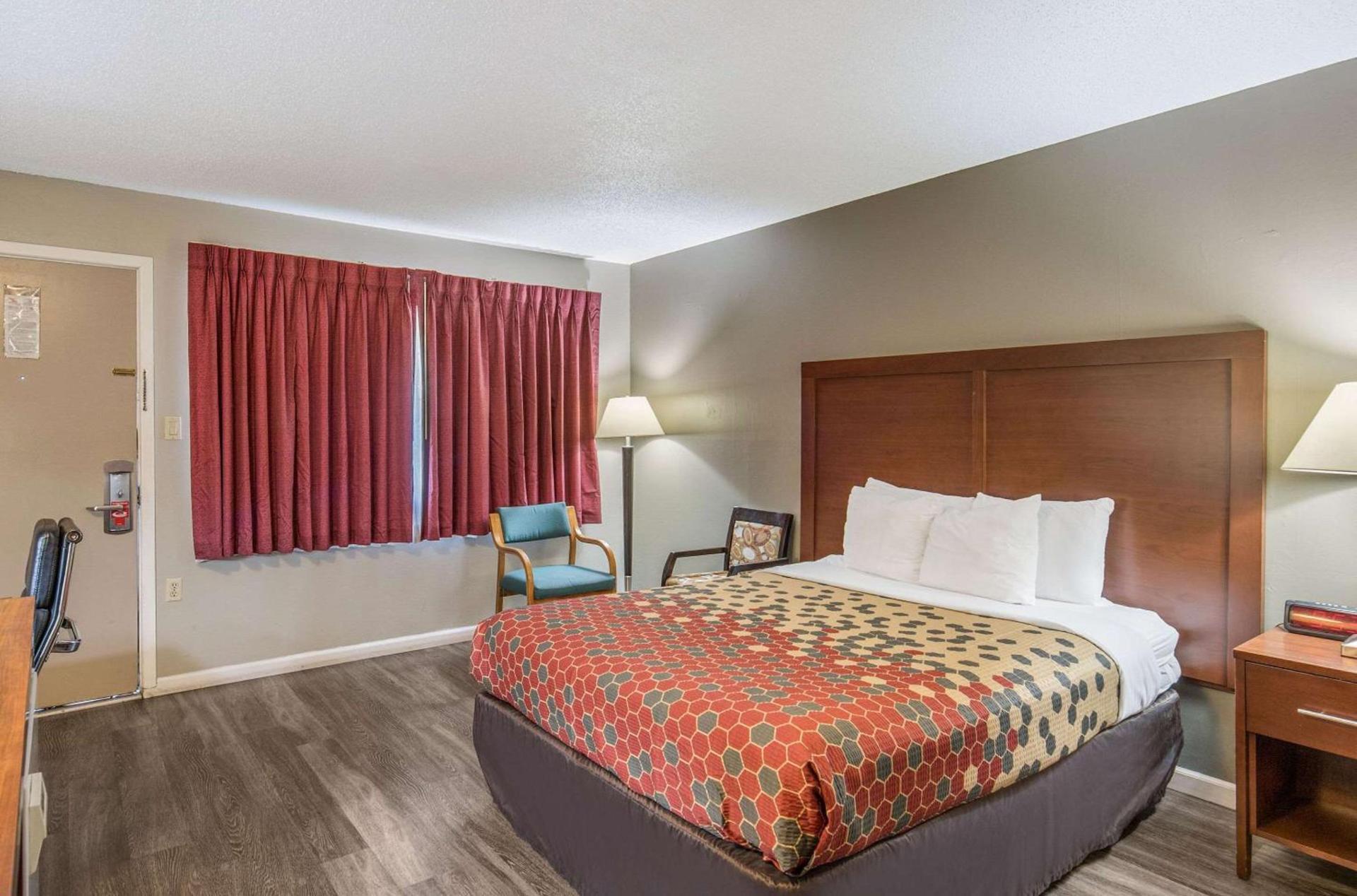 Econo Lodge Inn & Suites Yreka photo 13