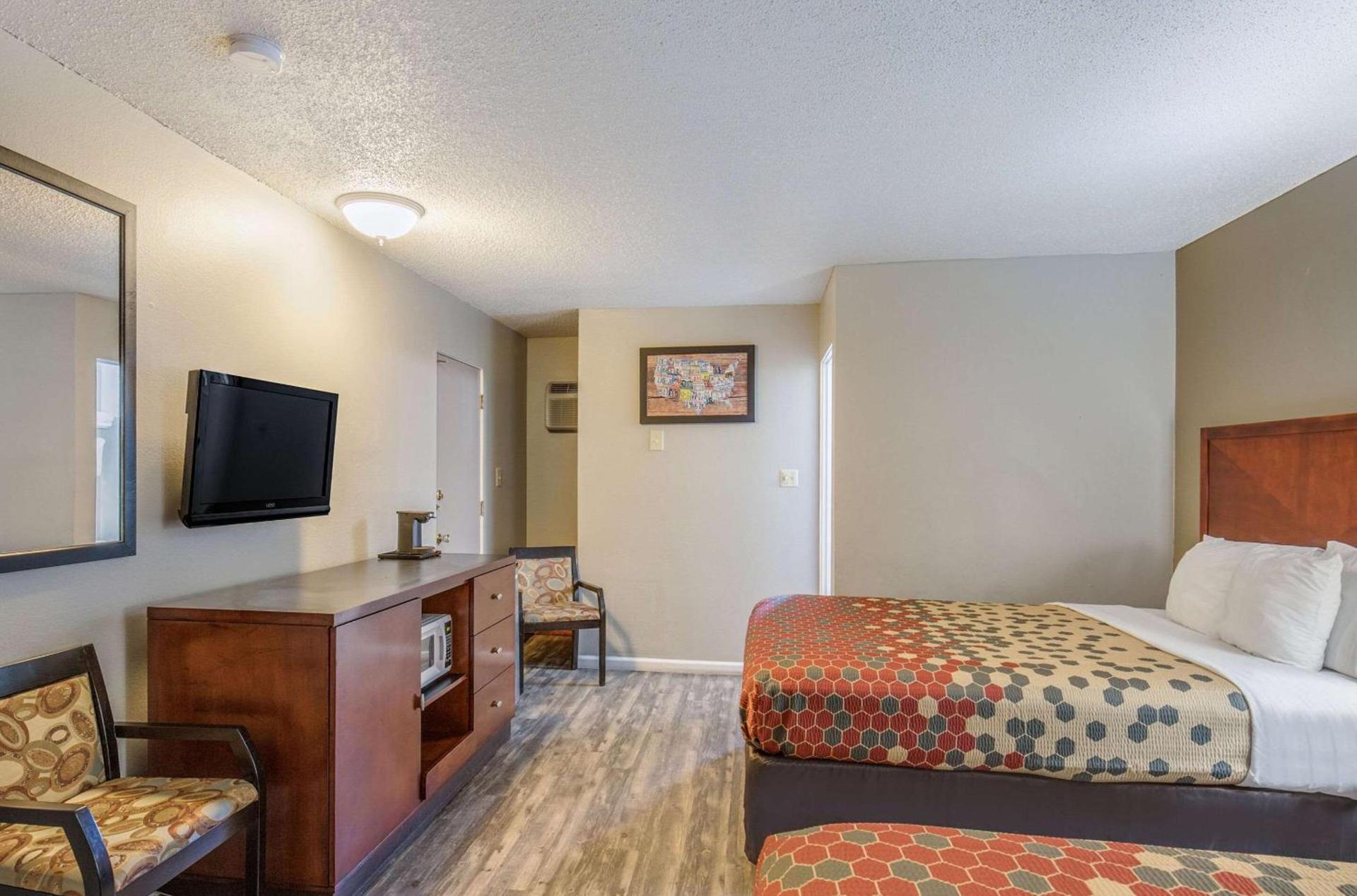 Econo Lodge Inn & Suites Yreka photo 15