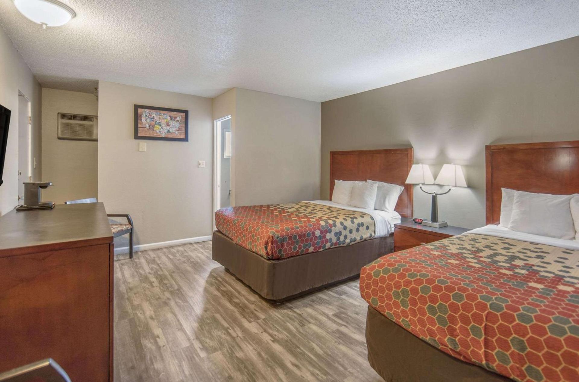 Econo Lodge Inn & Suites Yreka photo 16