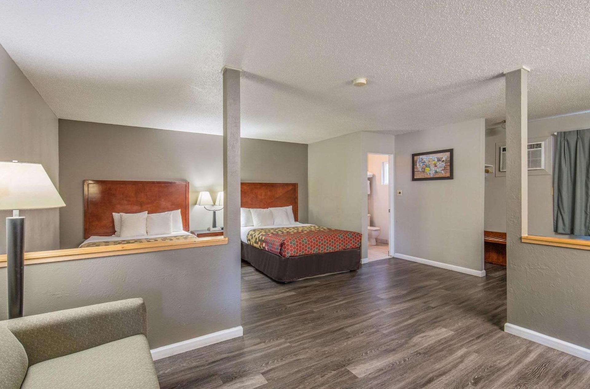 Econo Lodge Inn & Suites Yreka photo 22