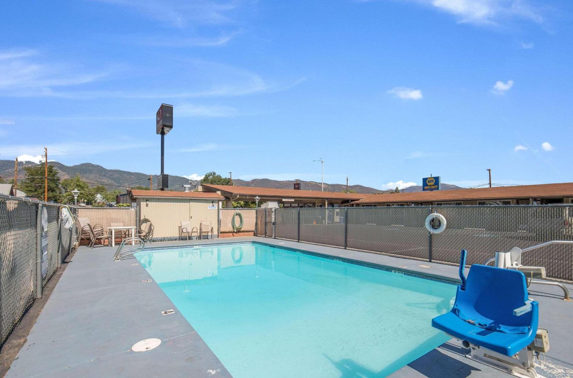 Econo Lodge Inn & Suites Yreka photo 24