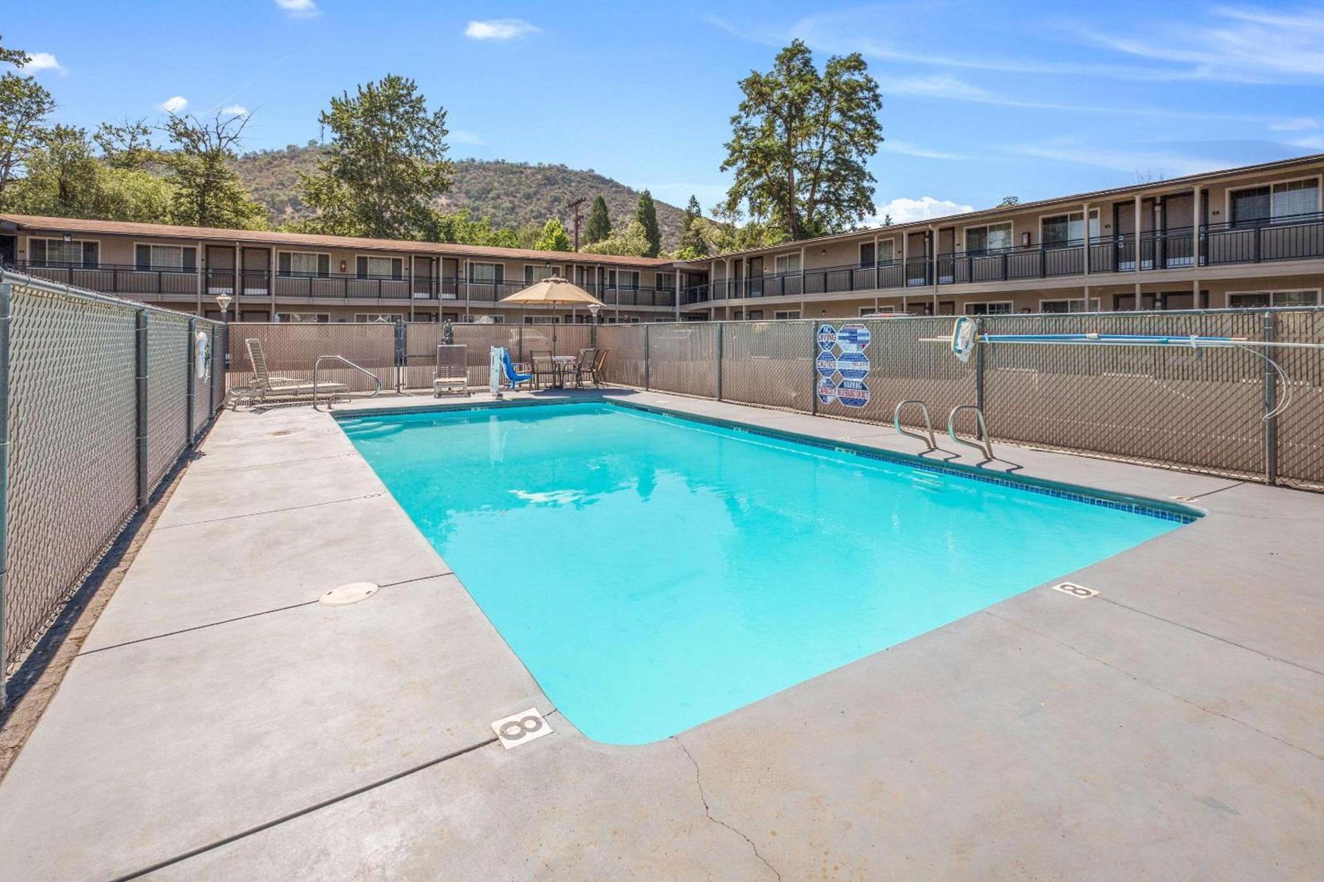 Econo Lodge Inn & Suites Yreka photo 26