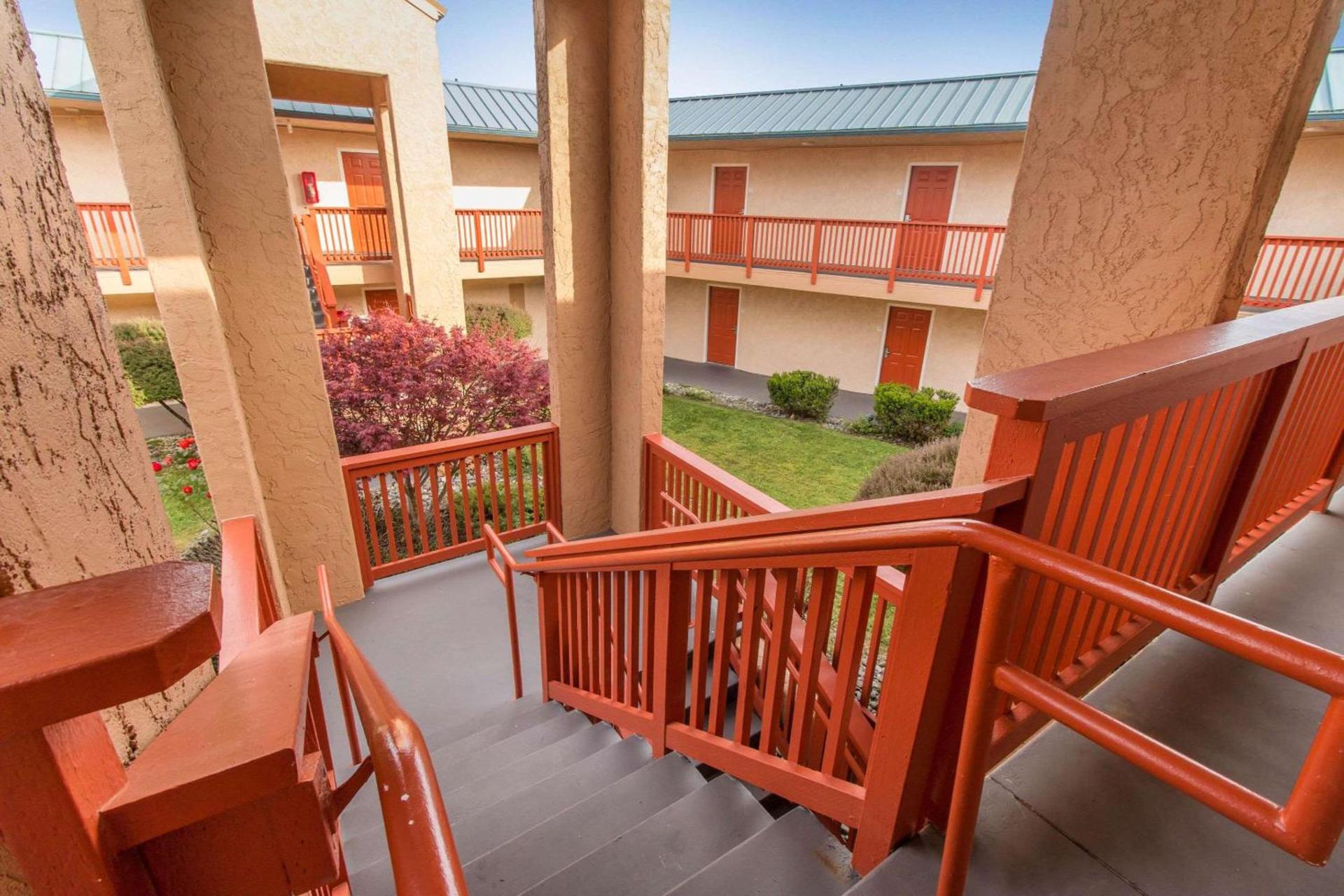 Quality Inn & Suites Crescent City Redwood Coast photo 9