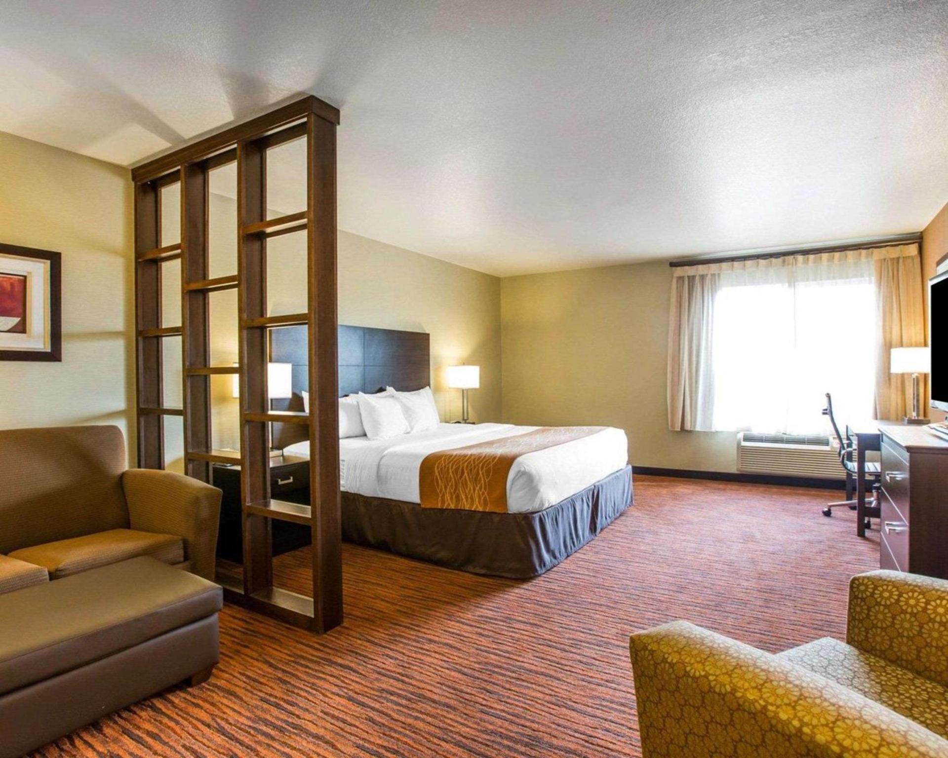 Comfort Suites Clovis - Fresno photo 30