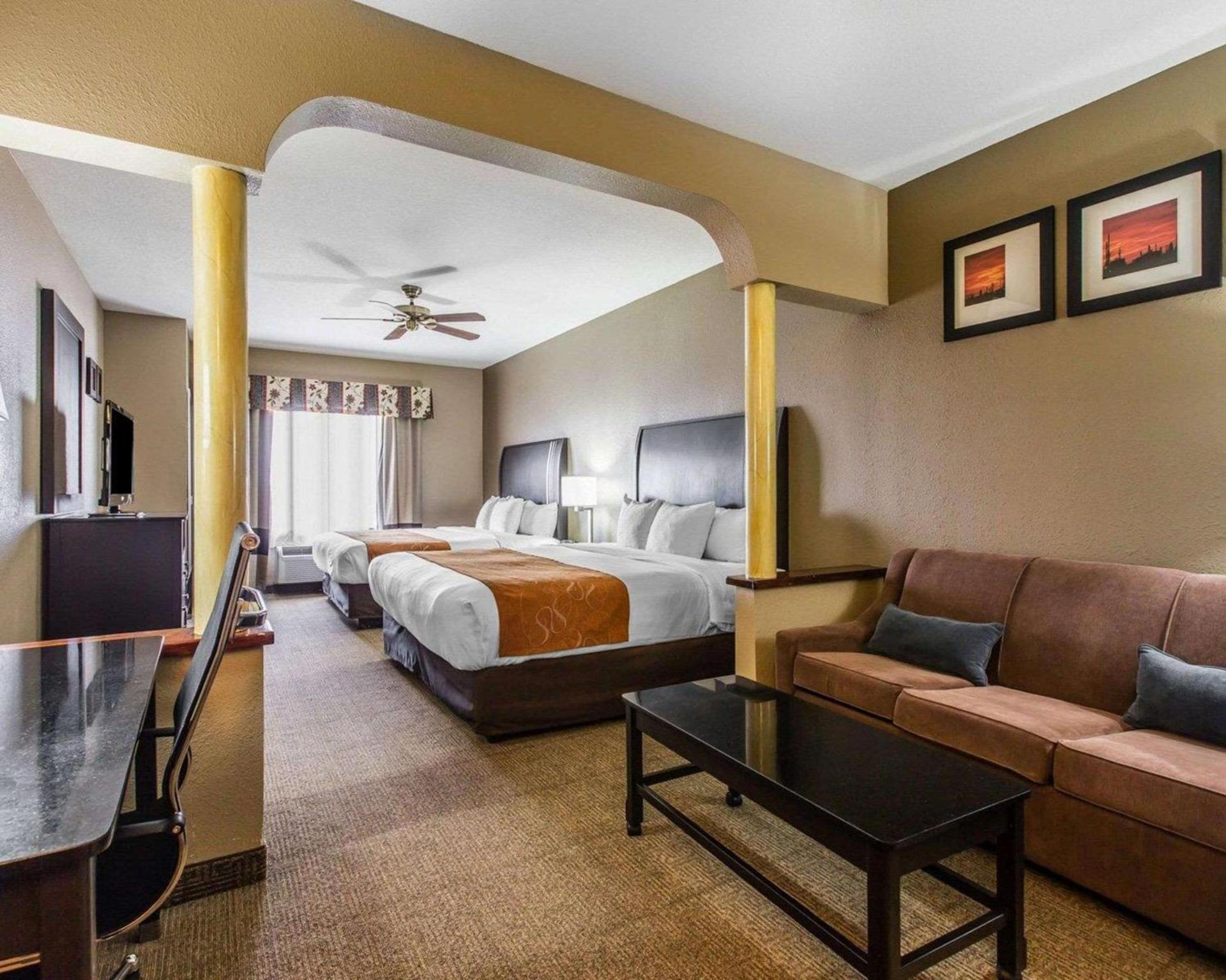 Comfort Suites Bakersfield photo 24