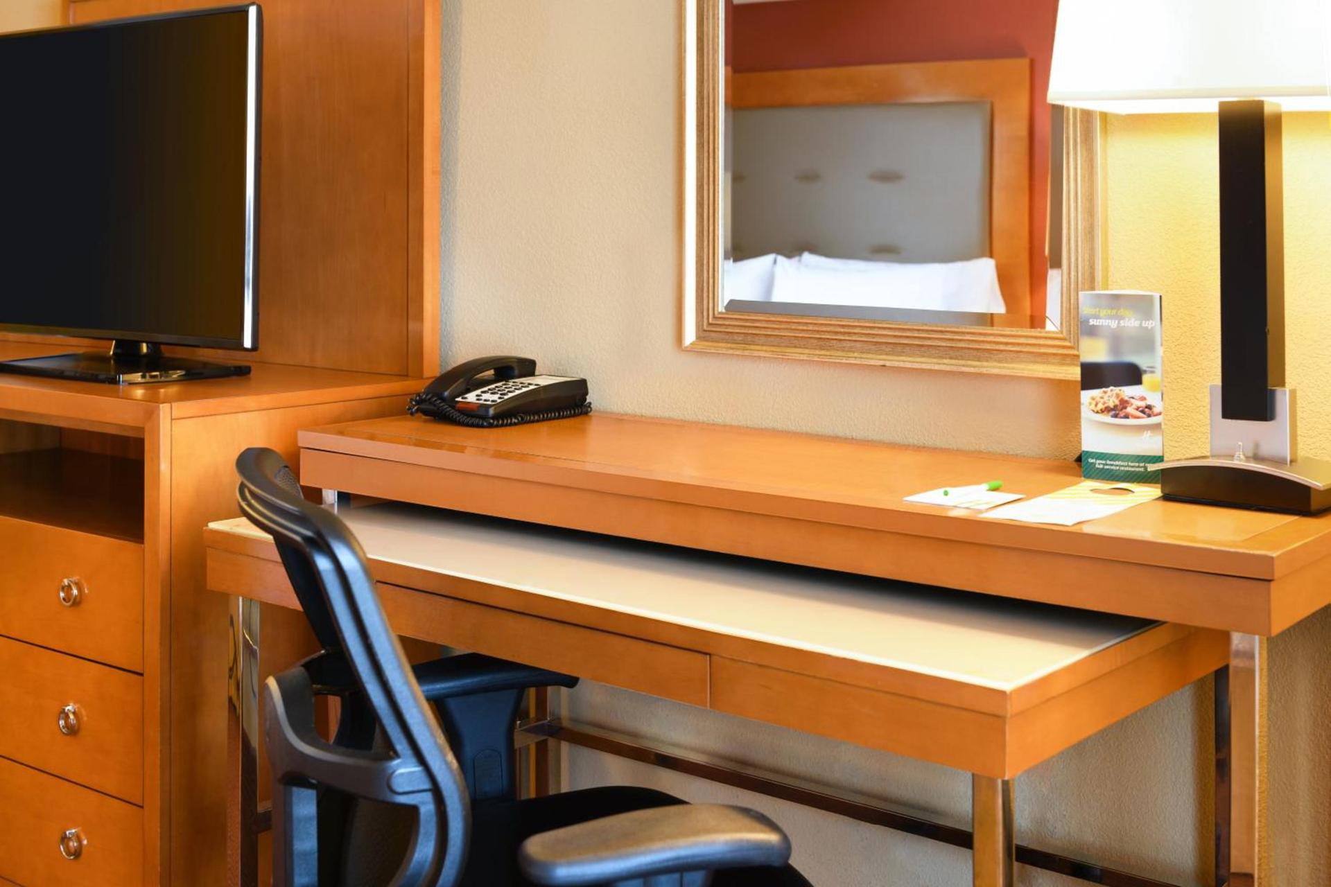 Holiday Inn & Suites Oakland - Airport by IHG photo 16