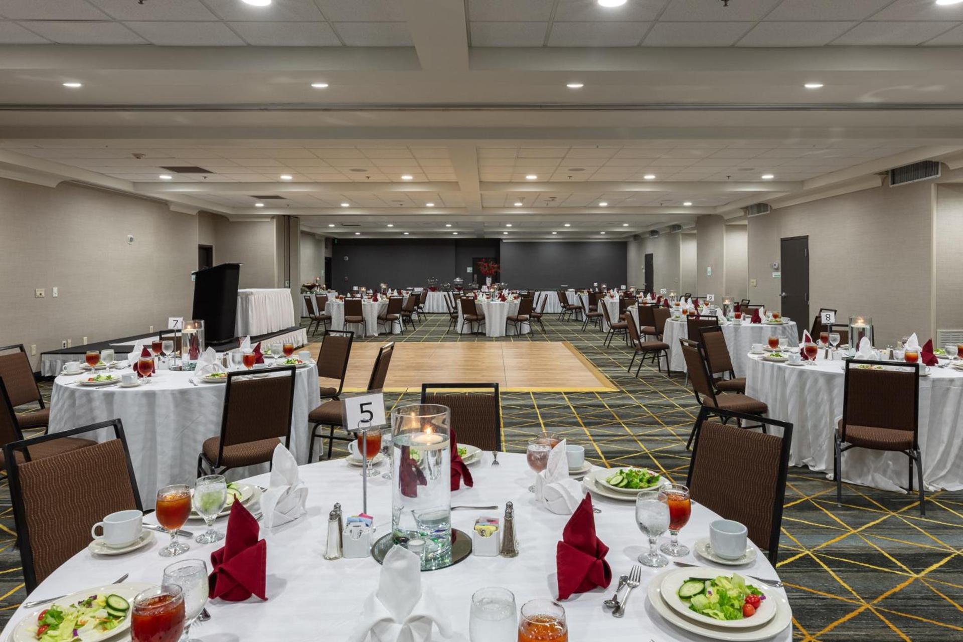Holiday Inn & Suites Atlanta Airport North by IHG photo 7