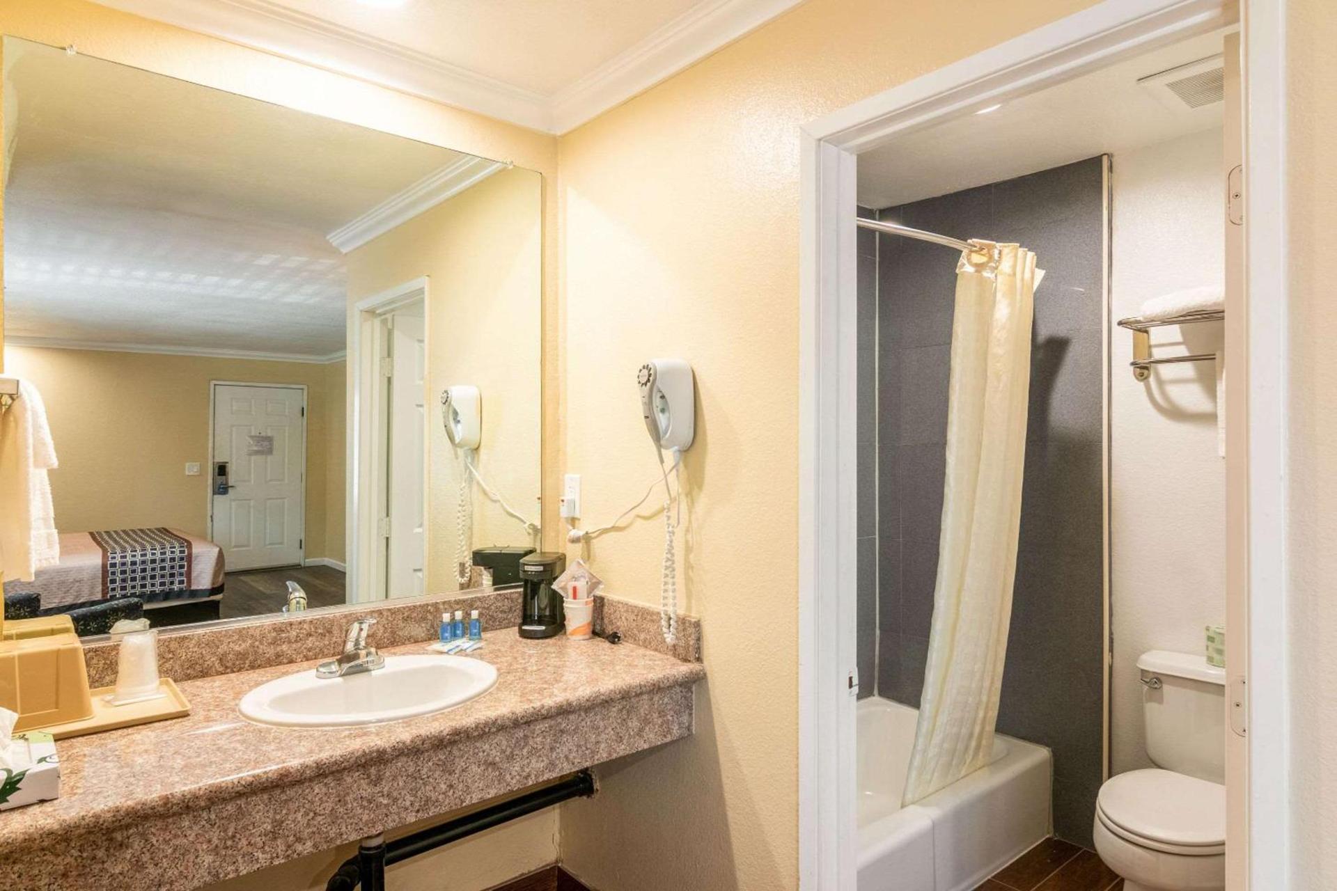 Rodeway Inn Artesia Cerritos photo 8