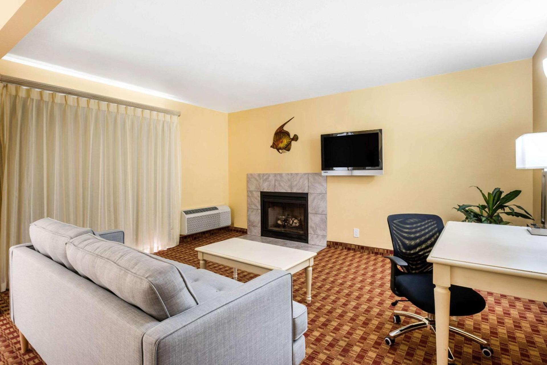Quality Inn & Suites Capitola By the Sea photo 31