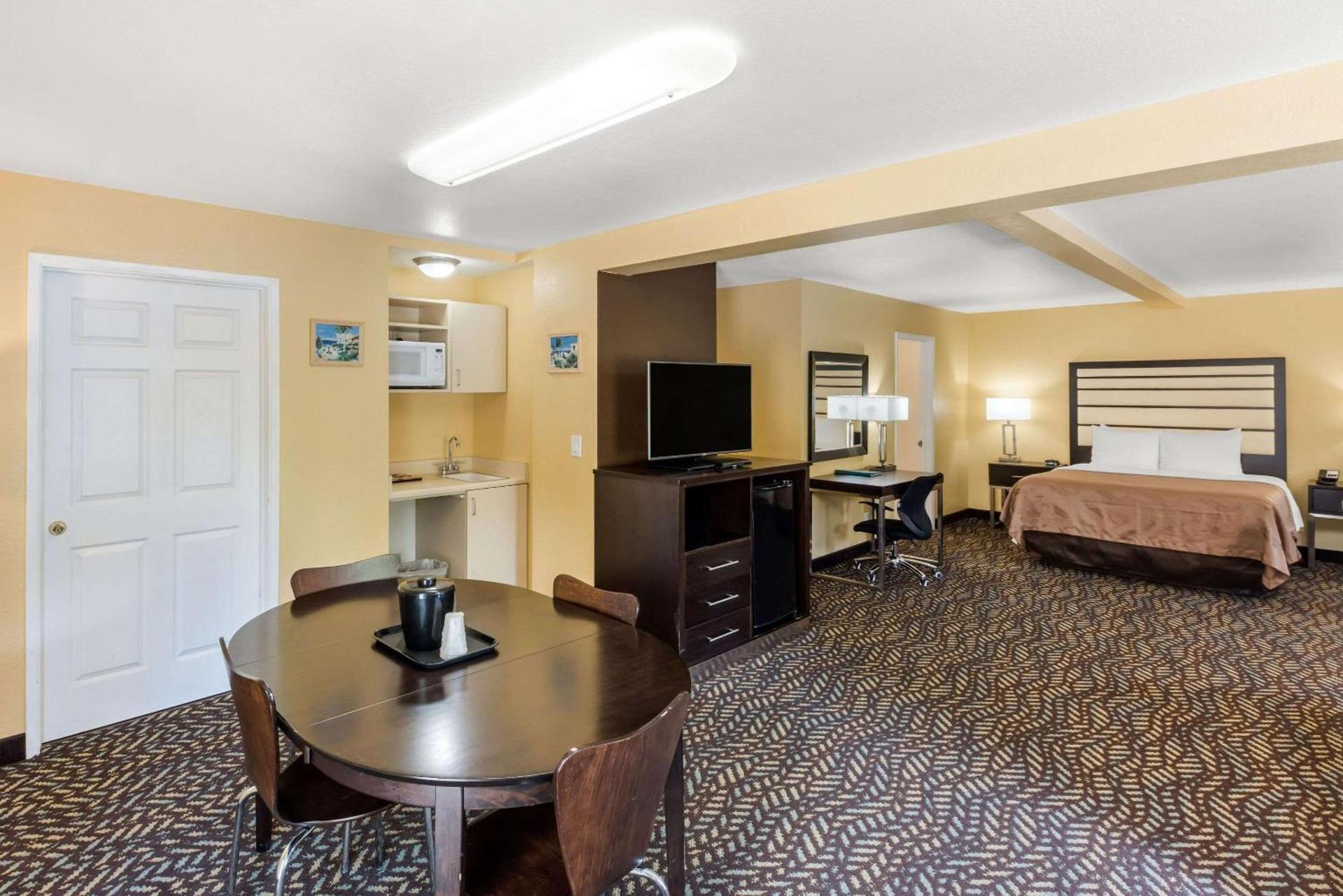 Quality Inn & Suites Capitola By the Sea photo 24