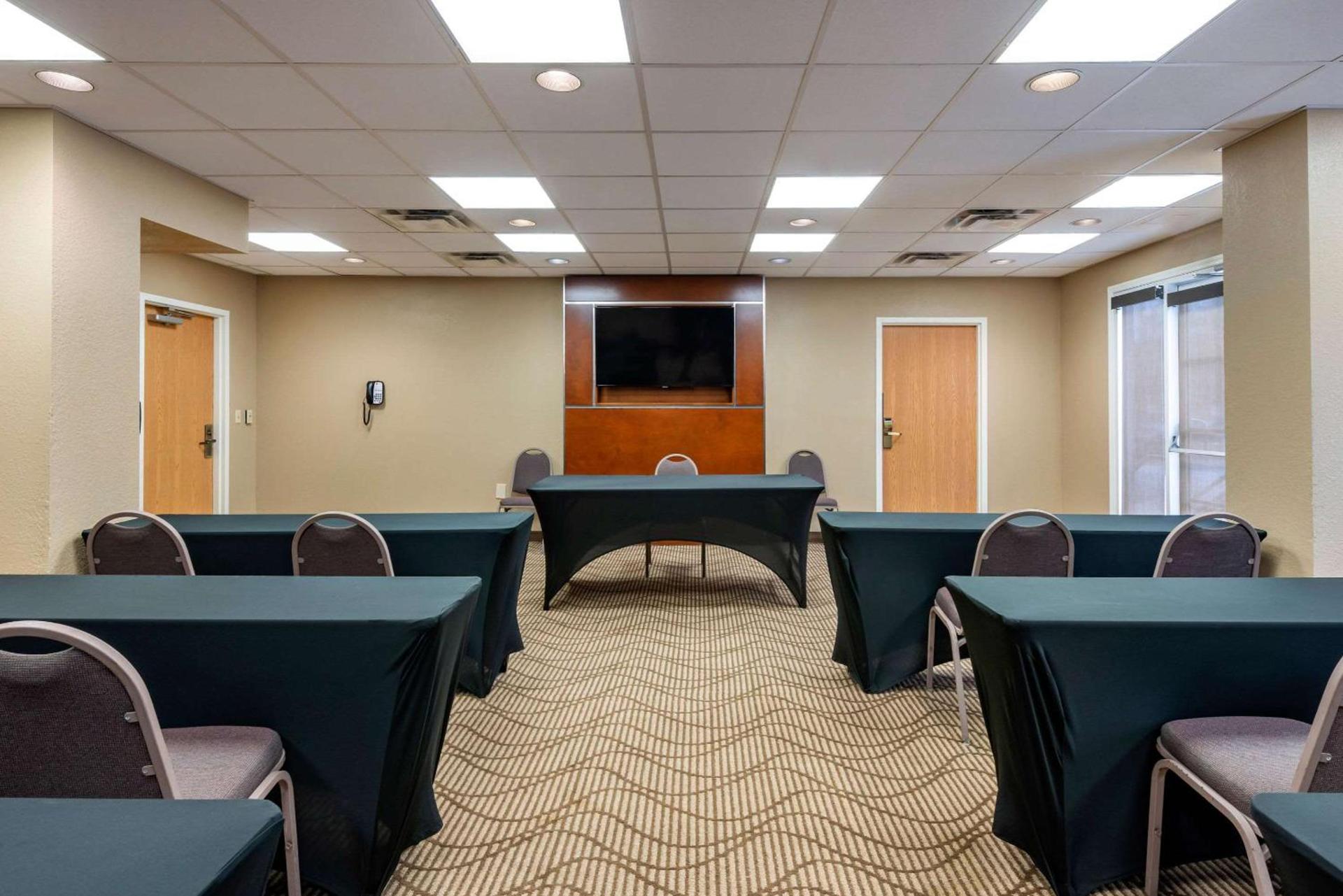 Comfort Suites Downtown photo 52