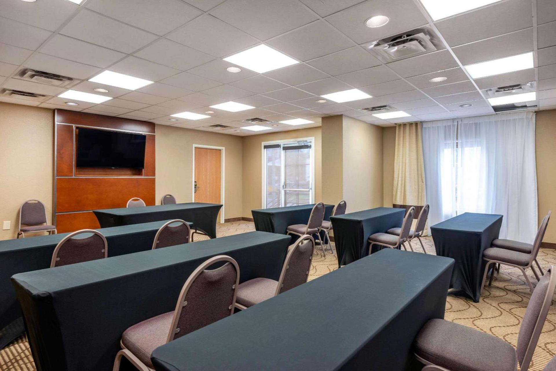Comfort Suites Downtown photo 53