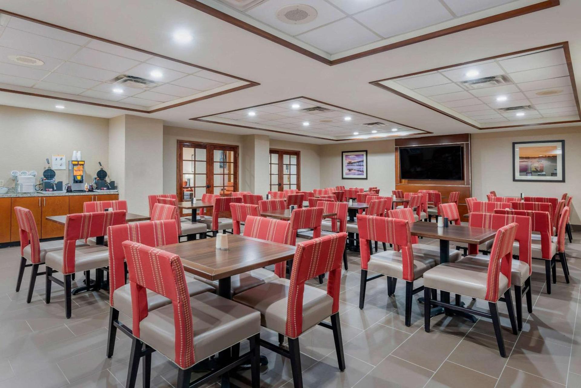 Comfort Suites Downtown photo 58