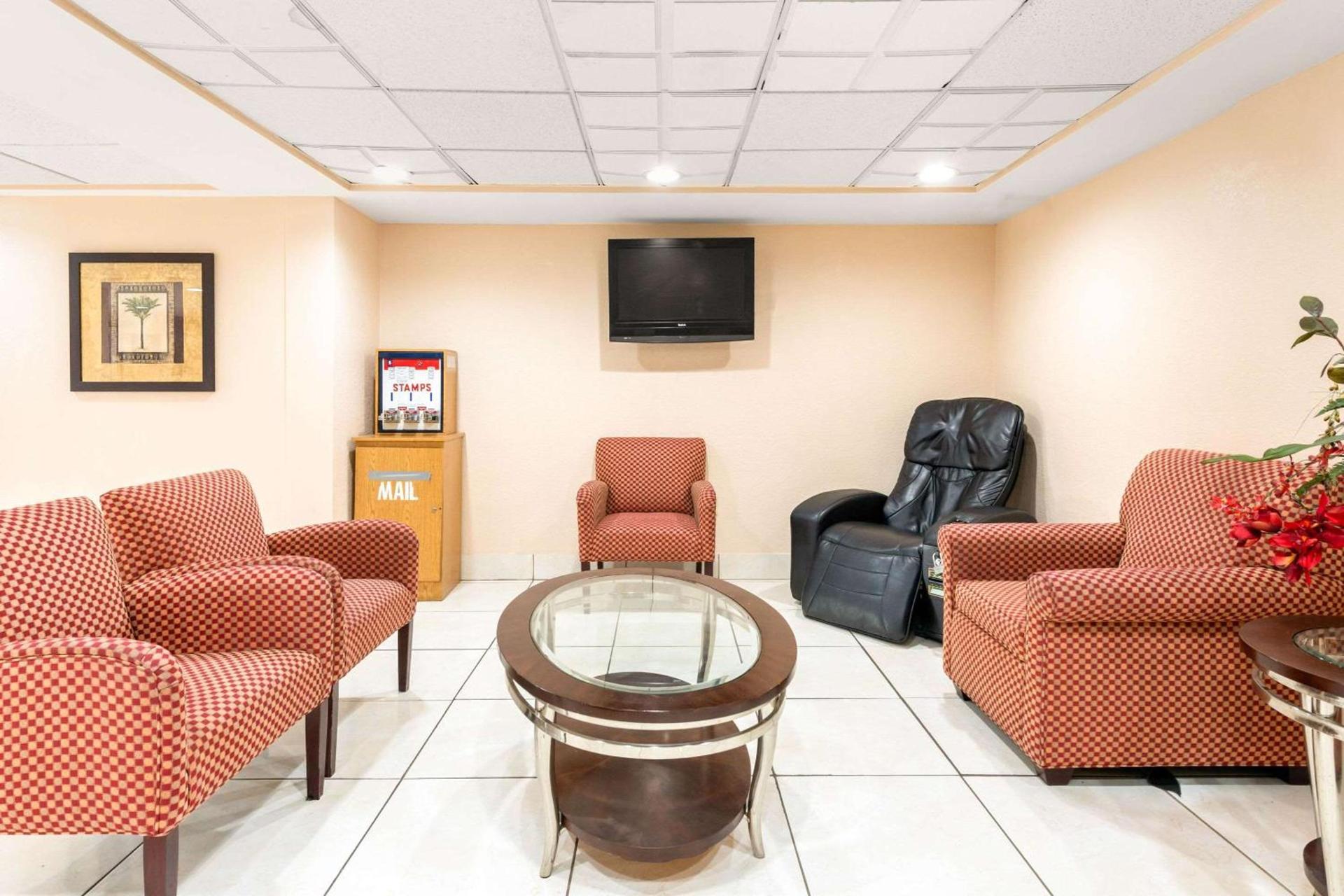 Quality Inn & Suites Orlando Airport photo 5