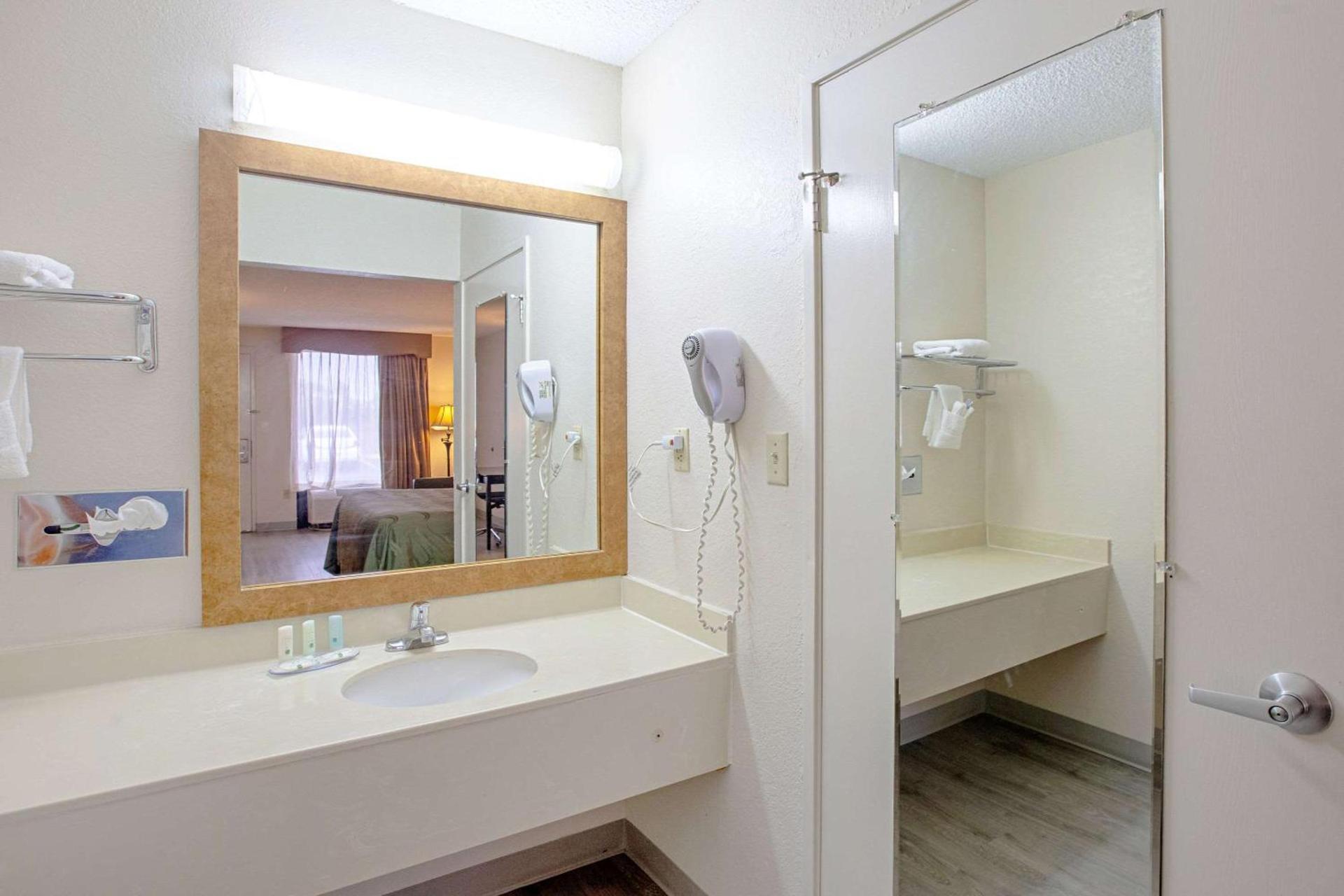 Quality Inn & Suites Live Oak I-10 Exit 283 photo 22