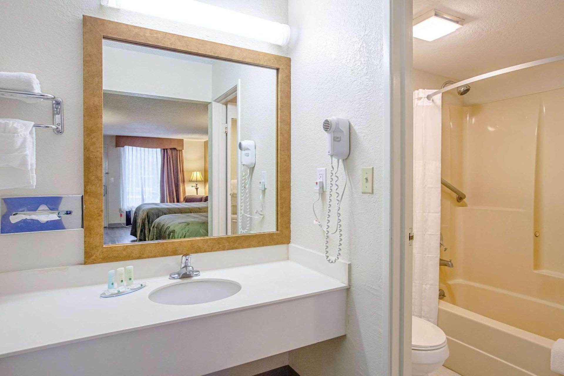 Quality Inn & Suites Live Oak I-10 Exit 283 photo 26