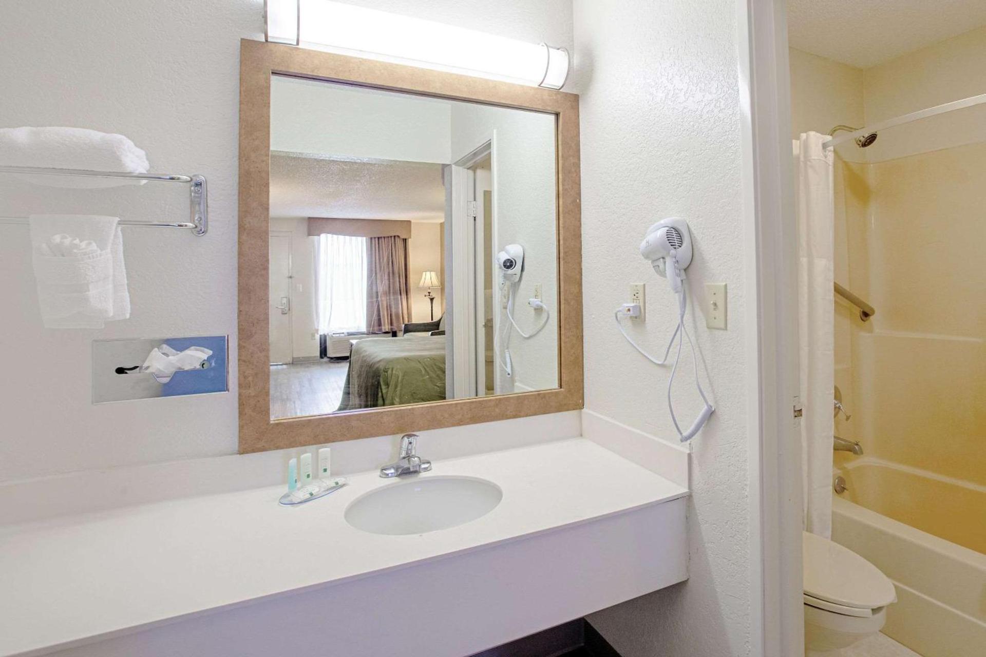 Quality Inn & Suites Live Oak I-10 Exit 283 photo 25