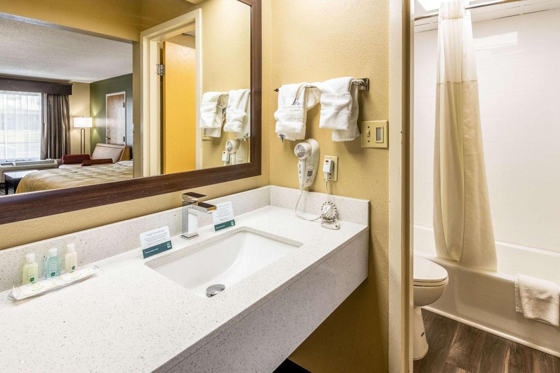 Quality Inn Perry - National Fairgrounds Area photo 27
